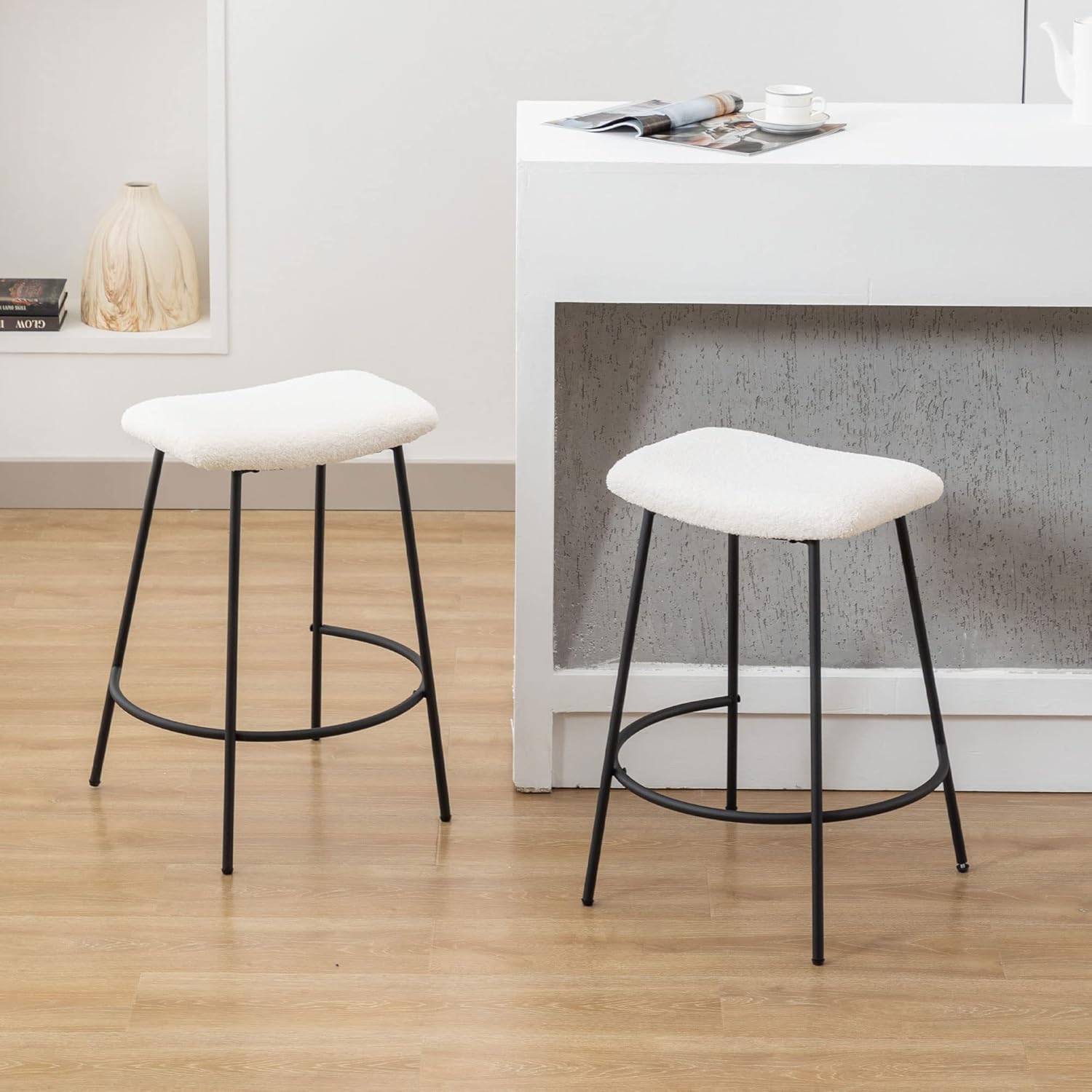 DM Furniture Juego de 4 taburetes de bar de altura de mostrador de 25.5 pulgadas, modernos taburetes de bar tapizados sin espalda, taburetes de bar