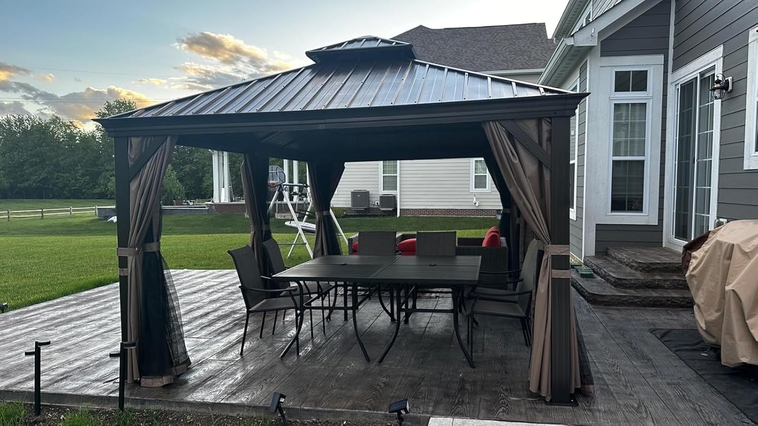Domi Outdoor Living Gazebo de aluminio para exteriores de 12 x 18 pies con techo doble de acero galvanizado para césped y jardín, con cortinas y red