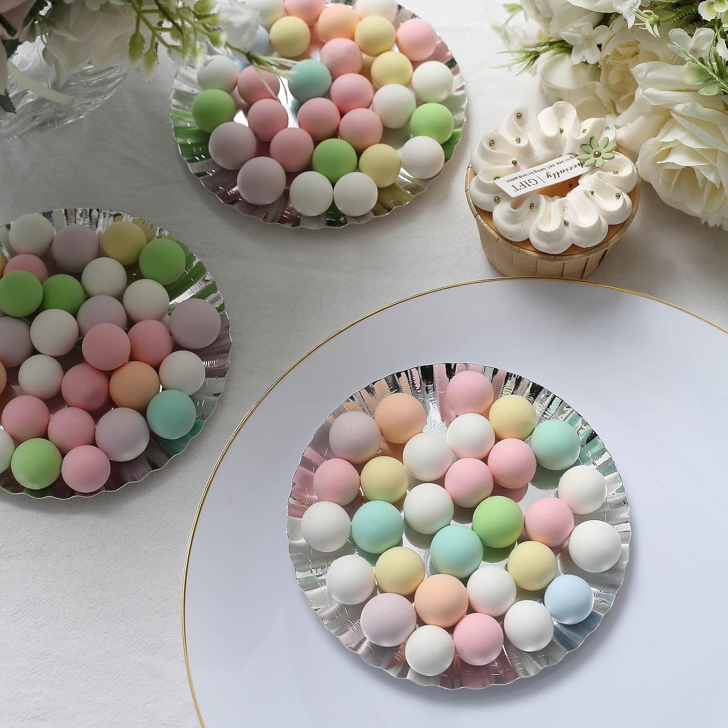 Efavormart – Paquete de 50 platos de papel de postre con borde festoneado plateado metálico de 5 pulgadas, platos redondos desechables para