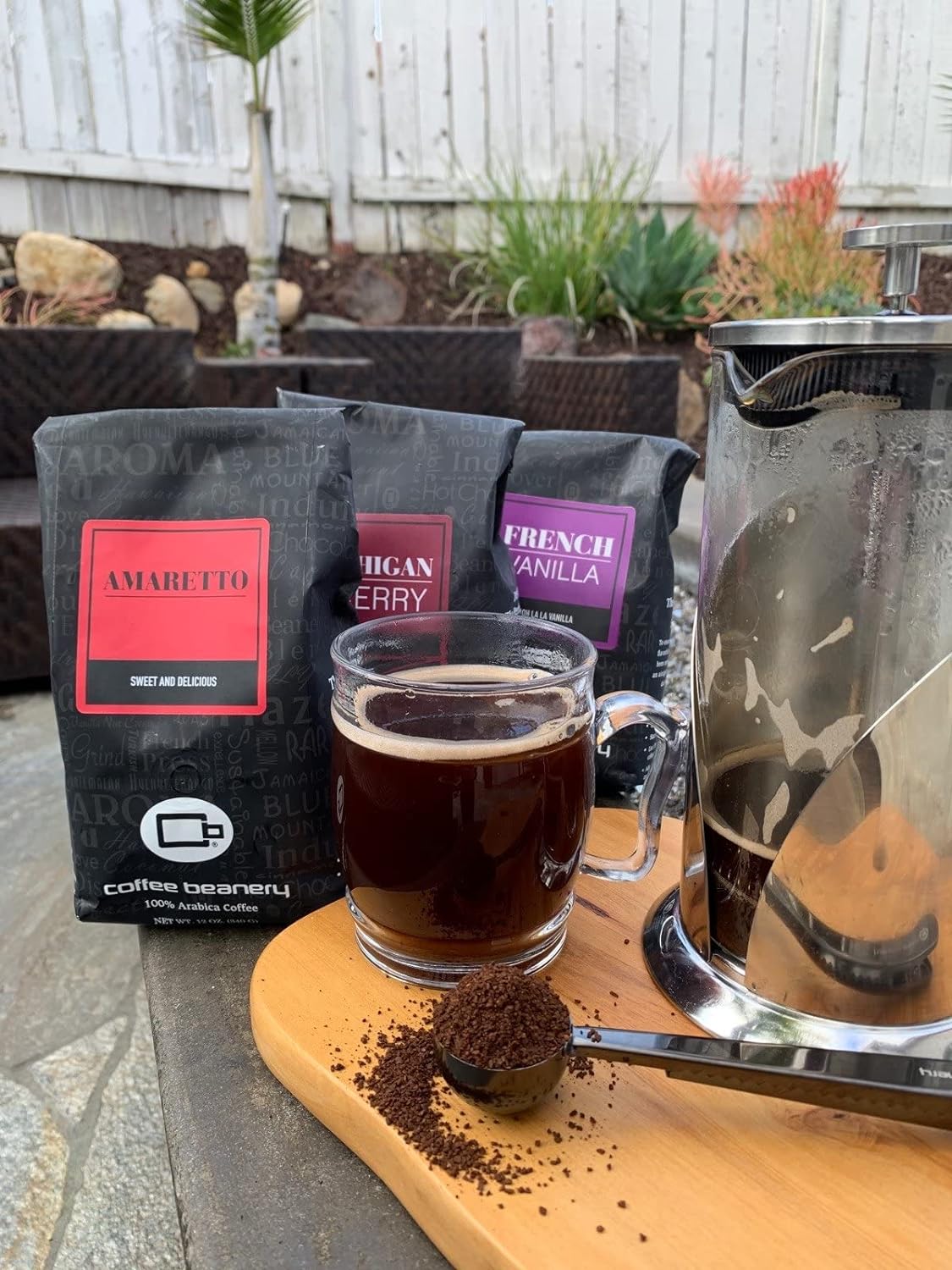 Amaretto – Café saborizado, café arábica especial, tostado medio, 12 onzas, grano entero (grano entero)