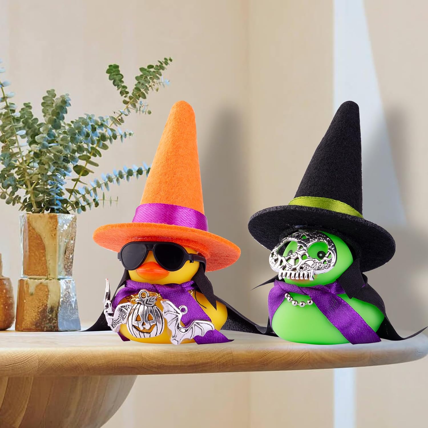 MuMyer Adornos de pato de goma para automóvil, decoraciones de tablero de automóvil con mini sombrero de bruja, gafas de sol, collar, accesorios de