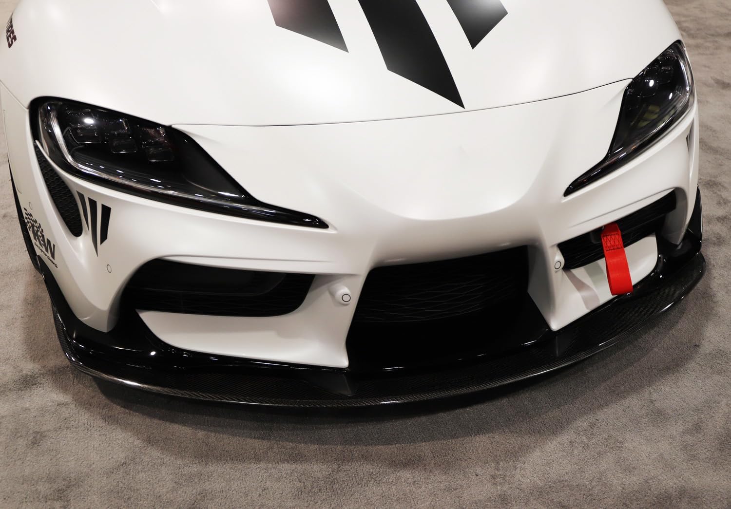 iJDMTOY Juego de correa de gancho de remolque de carreras de alta estética roja compatible con Toyota Supra GR 2020 en adelante, hecha de varilla de
