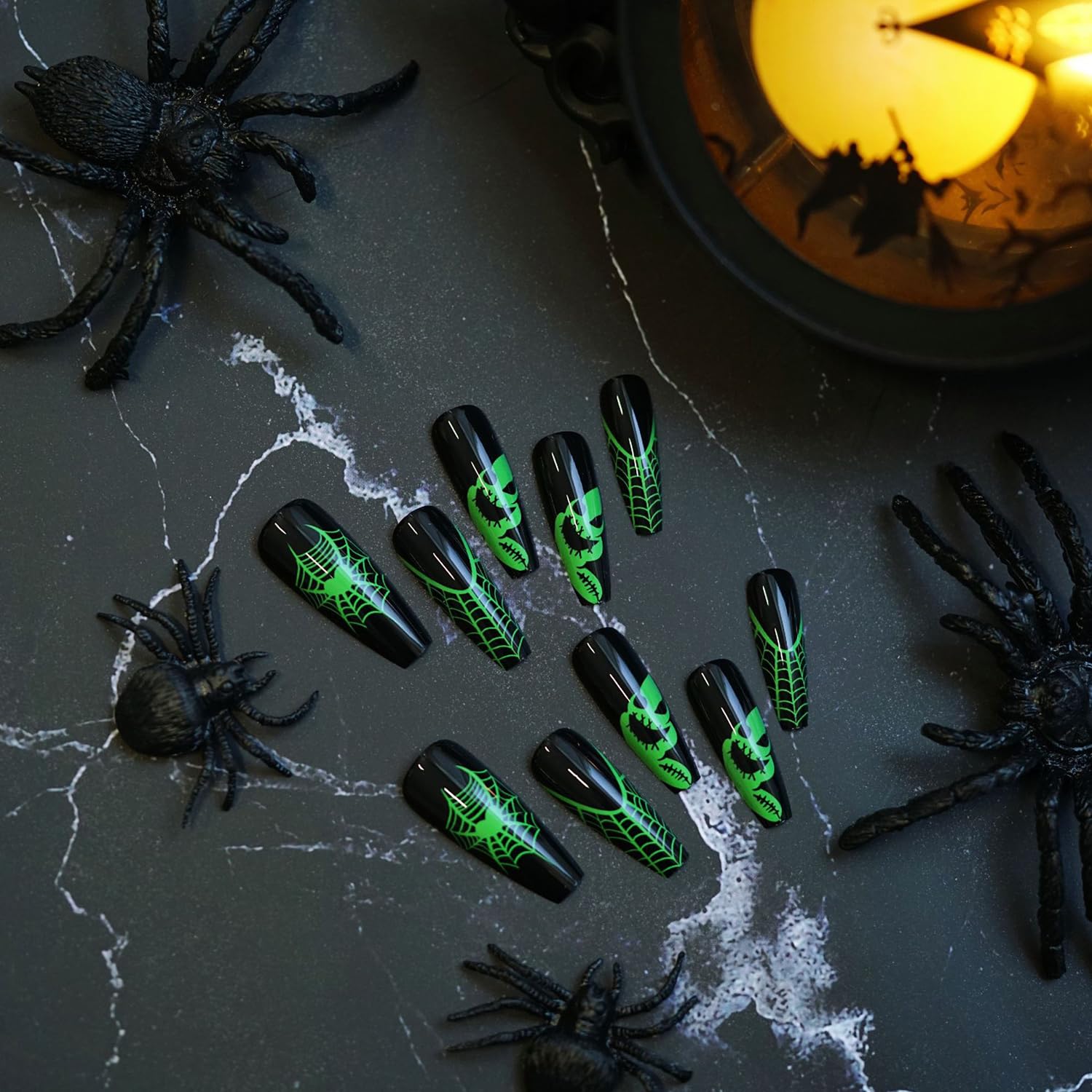 Uñas a presión de Halloween, medianas con diseño de telaraña de monstruo verde, uñas acrílicas artificiales de cobertura completa, uñas de ataúd