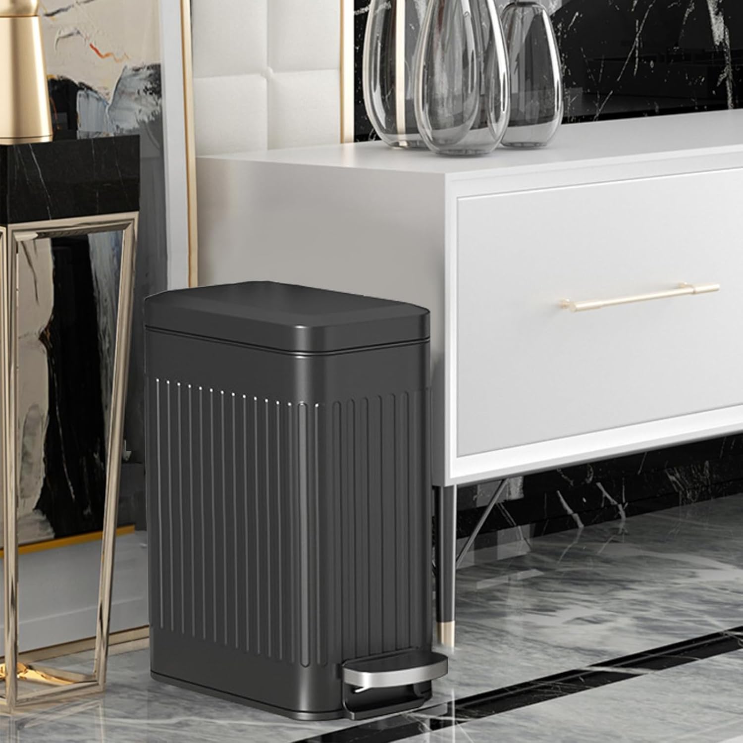 Aupekro Basurero de baño con tapa de cierre suave, cubo de basura delgado de acero inoxidable de 2.6 galones, cubo de basura rectangular con cubo