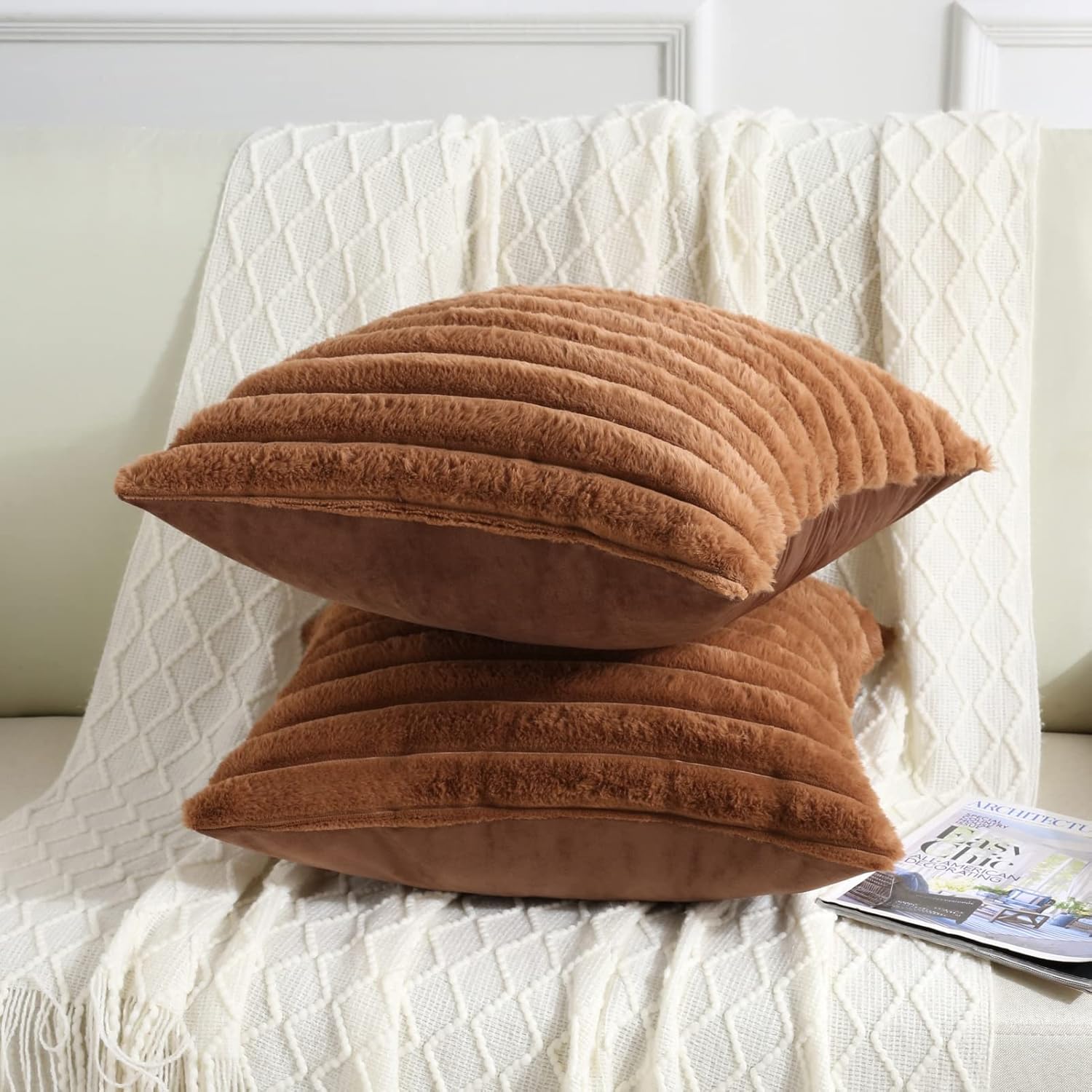 FUTEI – Juego de 2 fundas de almohada decorativas con rayas de color marrón, 22 x 22 pulgadas, cuadradas y primaverales, piel sintética de conejo
