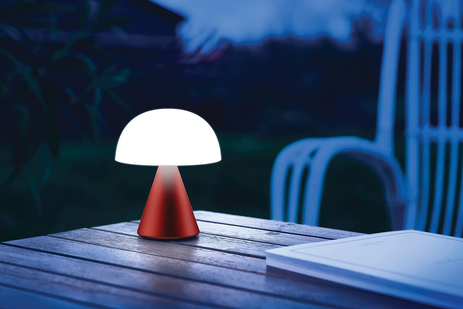 Lexon Mina M – Lámpara de noche LED, inalámbrica y recargable, aluminio pulido, mediano, color rojo oscuro