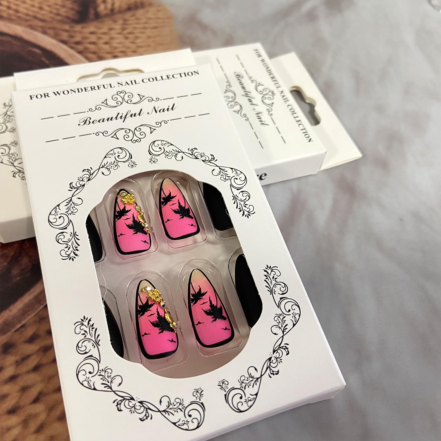 Uñas doradas a presión, estilo almendra larga, patrón de gaviota de árbol de coco negro, acabado mate degradado rosa, uñas postizas reutilizables