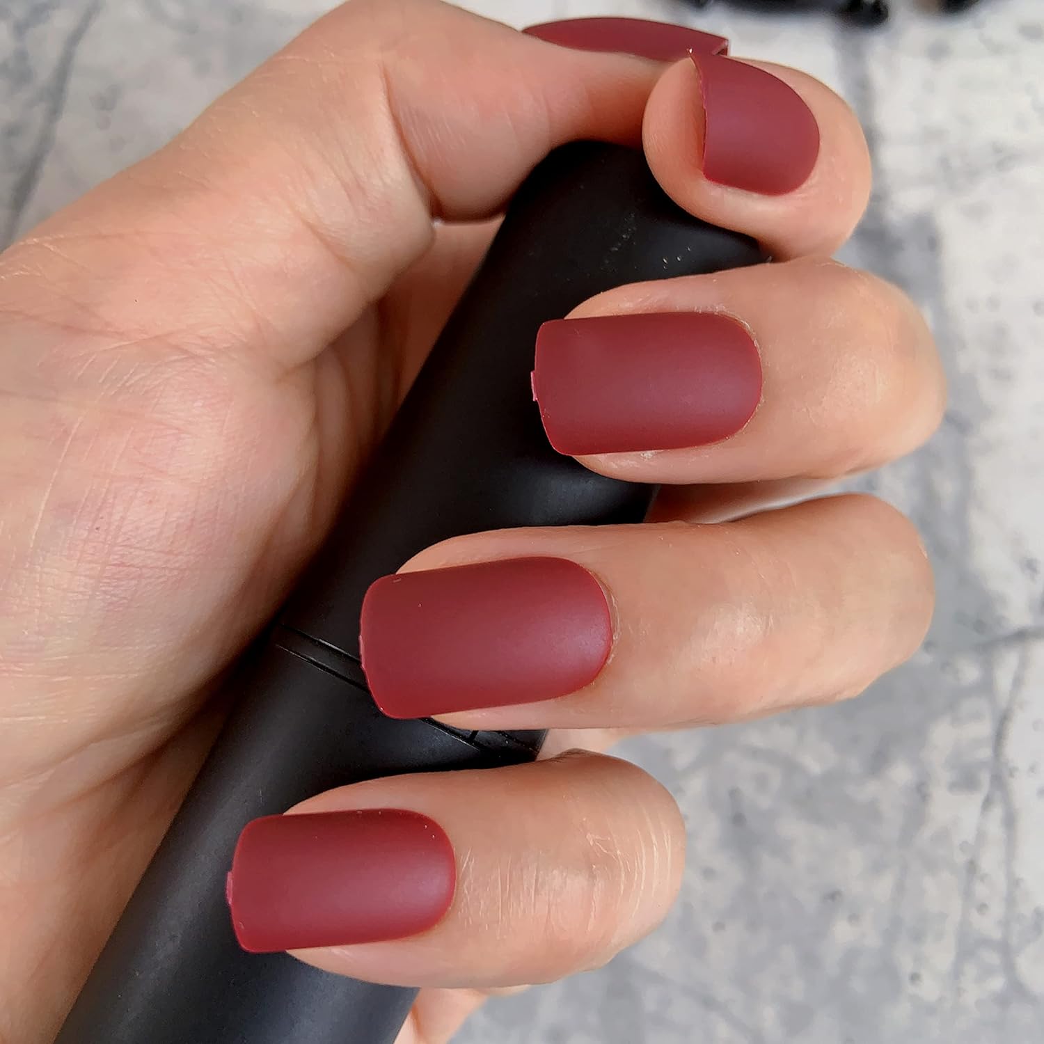 IKISKT Uñas postizas a presión de color rojo oscuro, reutilizables, de color sólido, cortas, acrílicas, artificiales, cobertura completa, cuadradas,