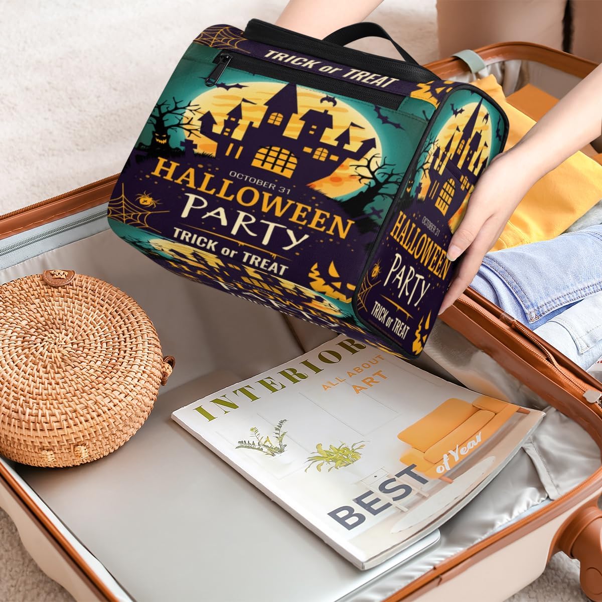 The Halloween Art Style Toiletry Bag for Women Travel Makeup Organizer with Hanging Hook Traveling Cosmetic Bags for Toiletries Accessories