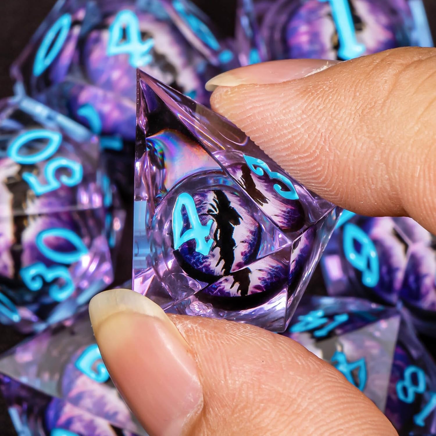 OUKELANWO Sharp Edge – Juego de dados DND con núcleo líquido con caja, 7 piezas de dados poliédricos D&D de Calabozos y Dragones, D&D flotantes, RPG