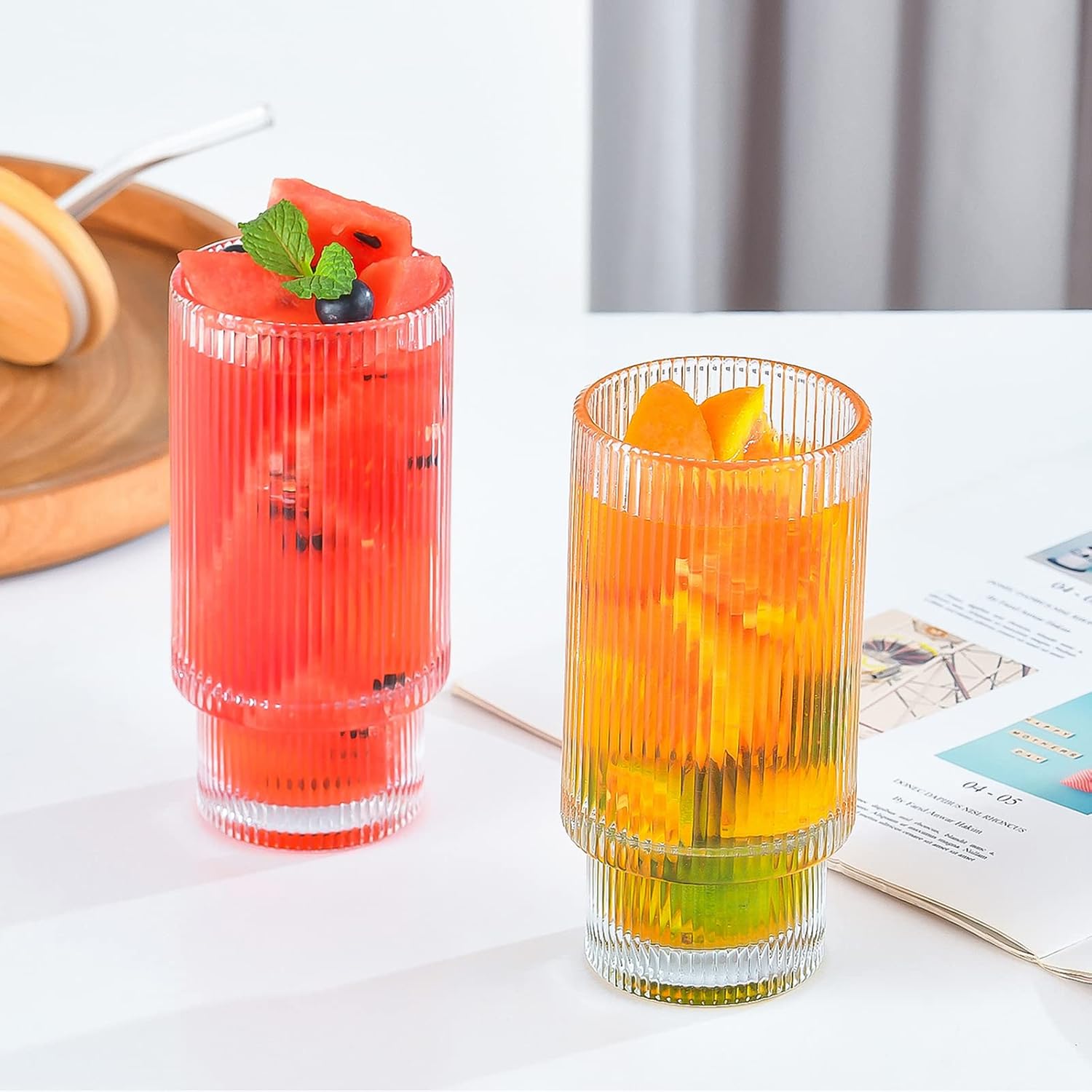 Vasos para beber acanalados de 16 onzas, 4 vasos de vidrio con tapas de bambú y popotes de vidrio, vasos altos estilo origami, cristalería vintage