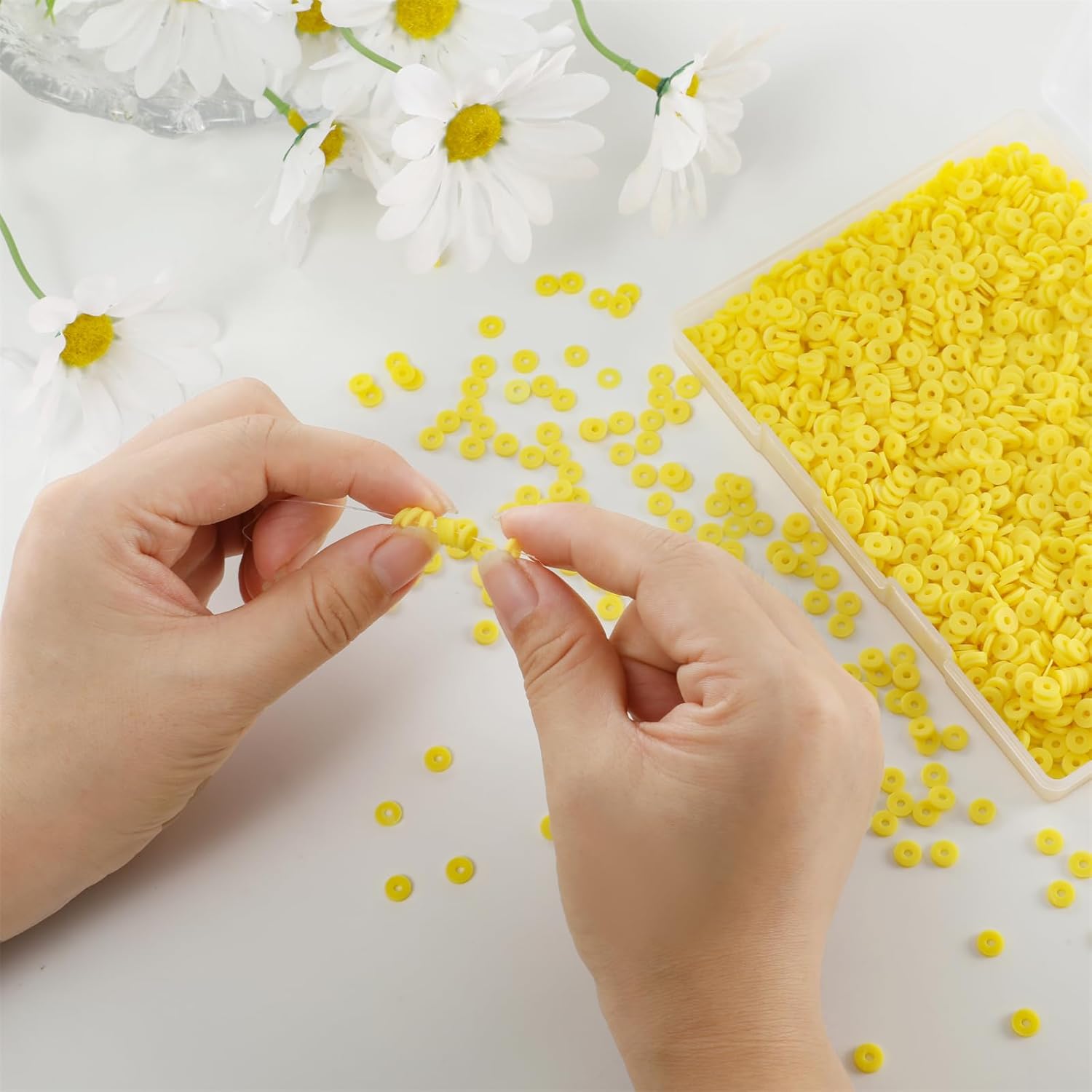 2000 cuentas de arcilla de 0.236 pulgadas con paquete de caja, cuentas de arcilla polimérica amarilla para pulseras, collares, joyería (amarillo)