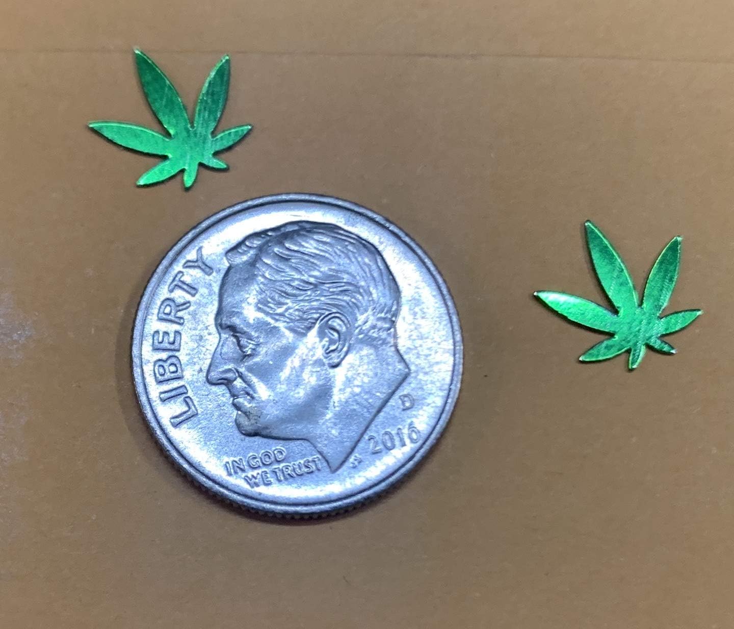 Confeti Marihuana Leaf 14″ Oro  2 Bolsas de Medio Oz (1 oz) #9712 – Envío Gratis