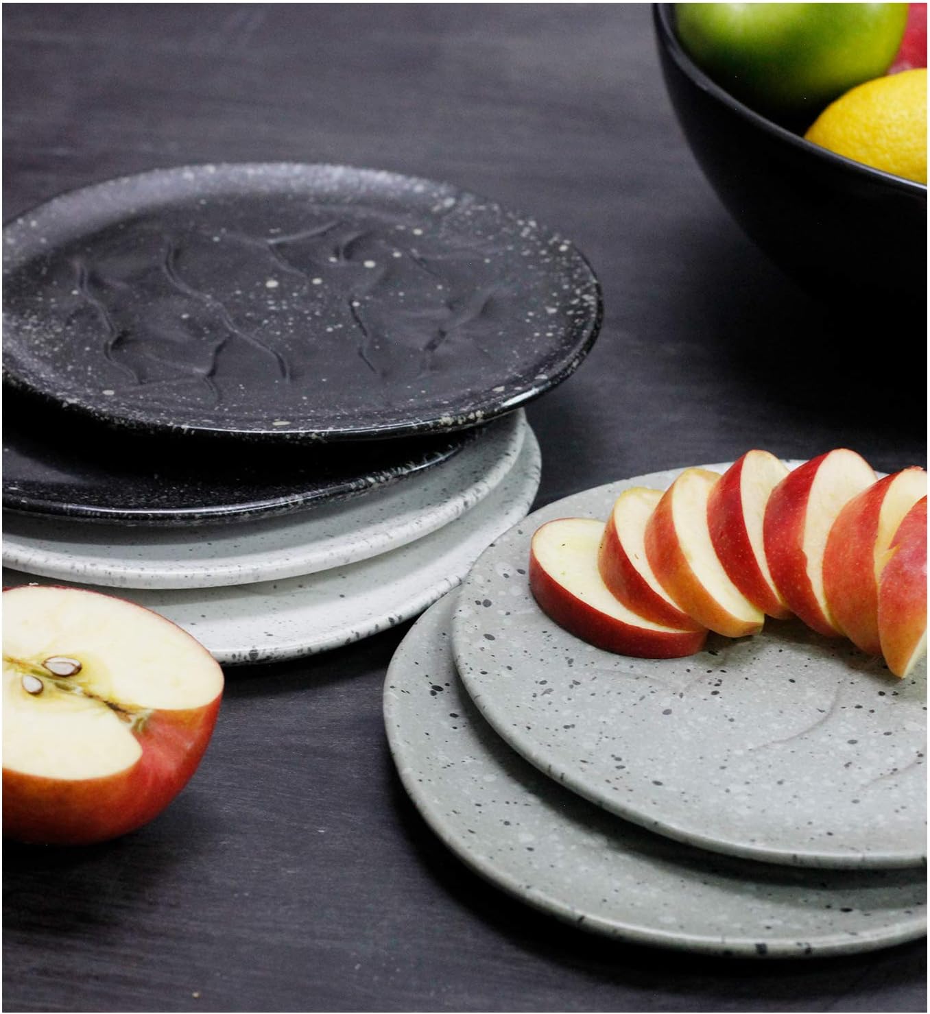 roro Juego de 2 platos de aperitivo o ensalada moteados negros de 7 pulgadas  Artesanía artesanal única para exquisitas presentaciones gastronómicas