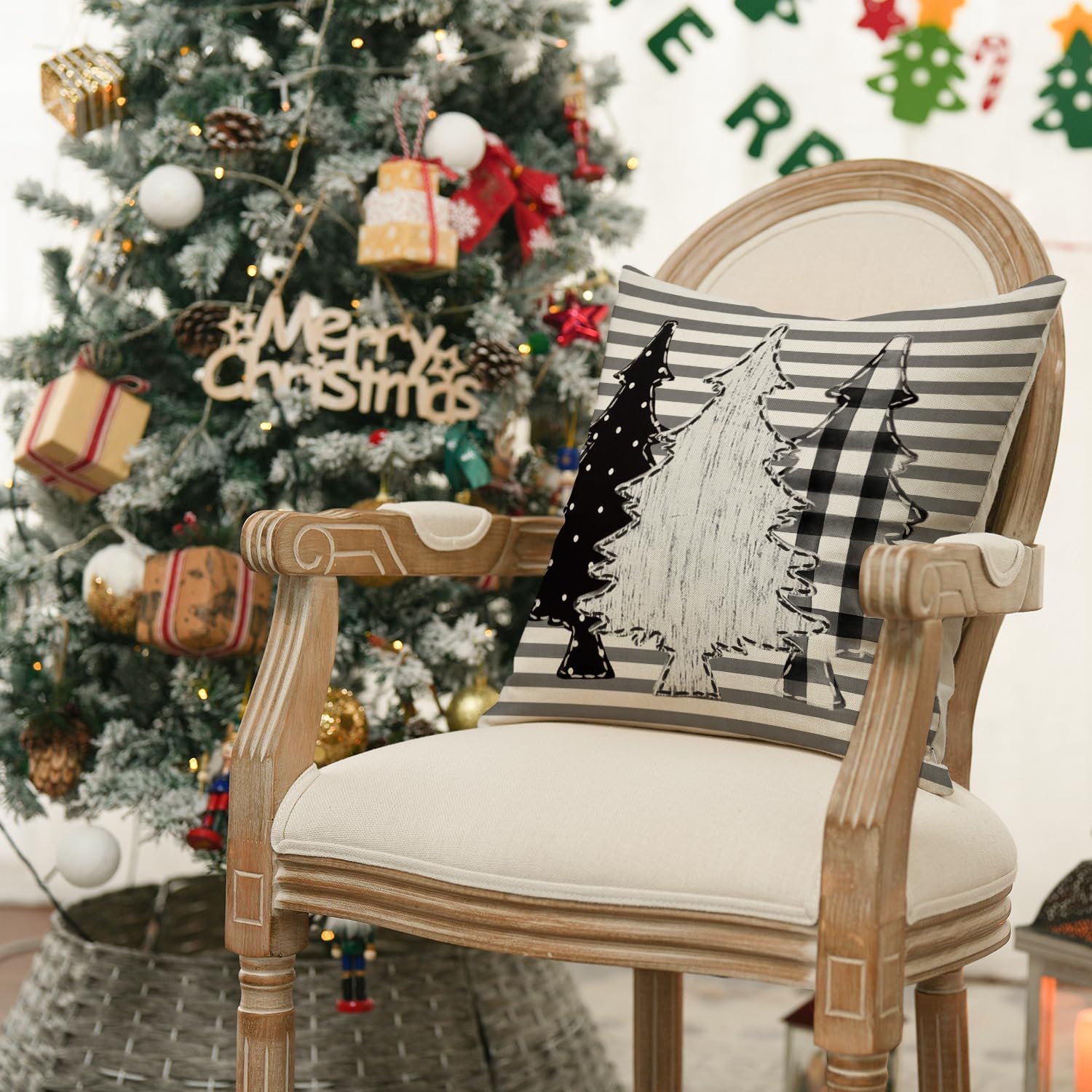 AVOIN colorlife Juego de 4 fundas de almohada con diseño de árboles de Navidad, 18 x 18 pulgadas, diseño navideño de Navidad y vacaciones de