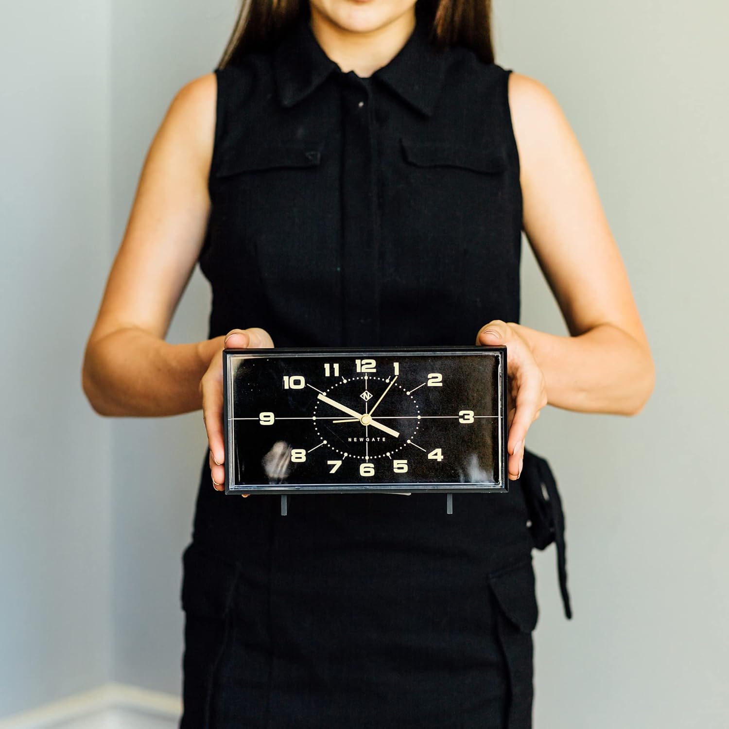 NEWGATE Wideboy – Reloj despertador de inspiración retro – Reloj despertador analógico – Reloj despertador de noche – Reloj despertador con batería