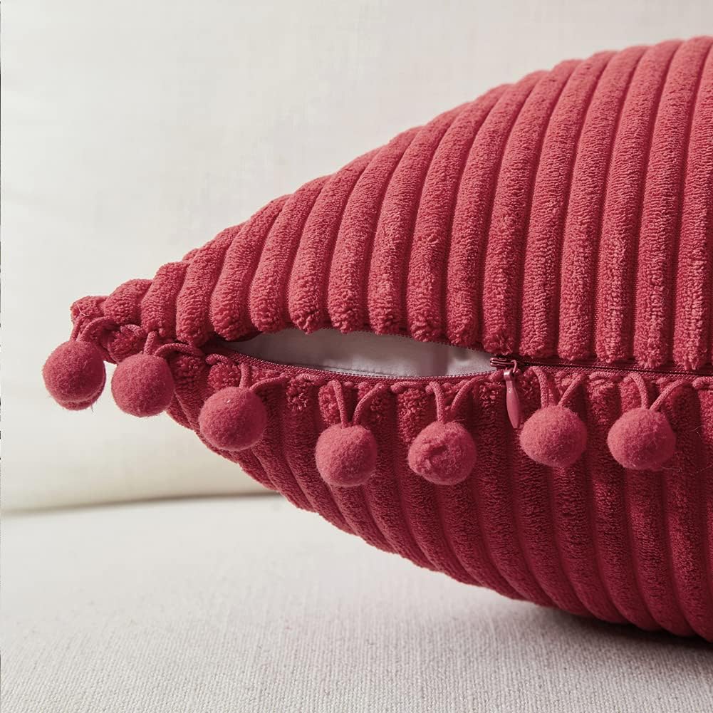 Fancy Homi – 2 paquetes de fundas decorativas de cojín de 20 x 20 pulgadas, con pompones, ideales para la decoración del hogar en Navidad funda de