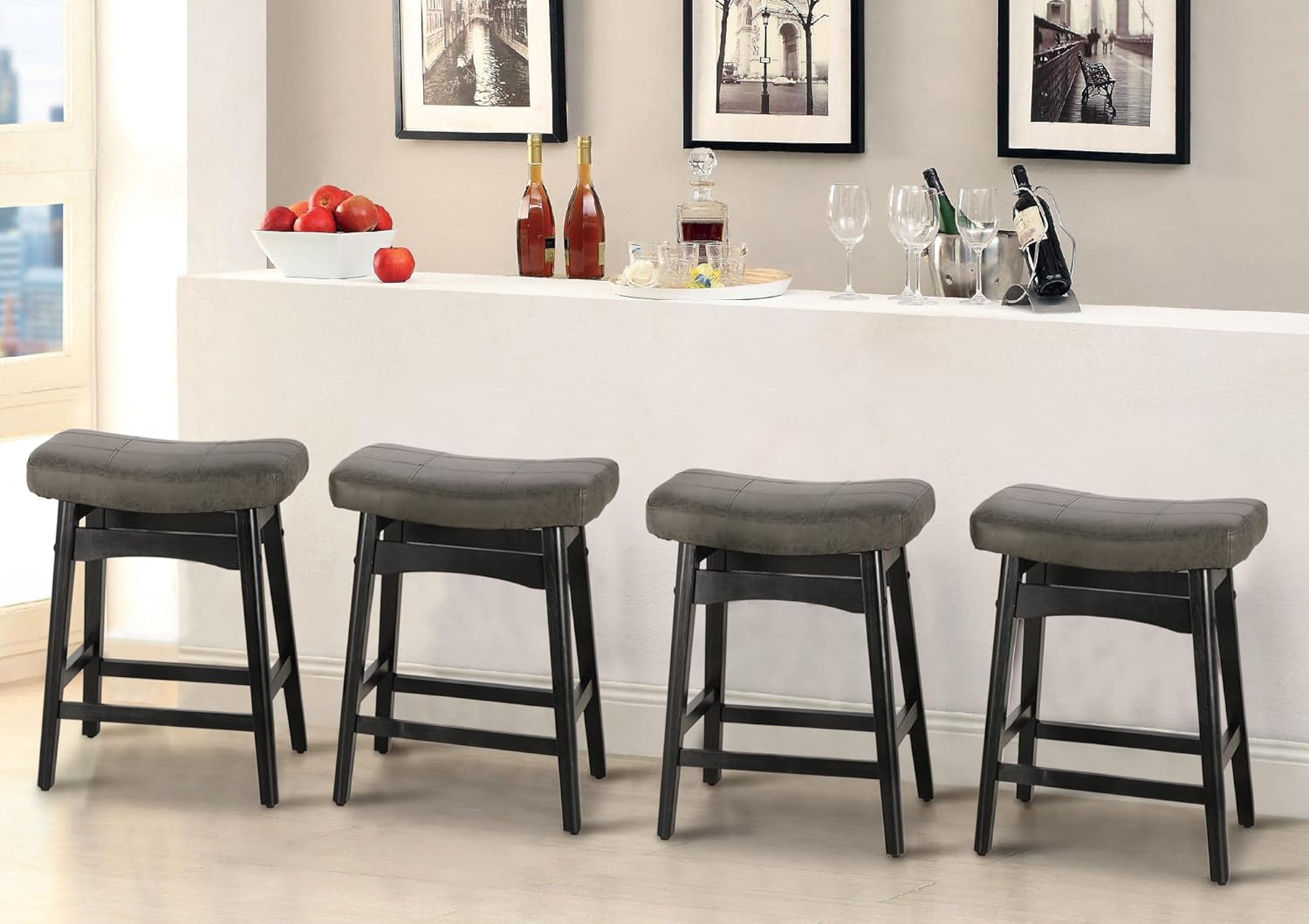 MAISON ARTS Juego de 4 taburetes de bar grises para encimera de cocina, patas de madera maciza con asiento de silla de montar de piel sintética,