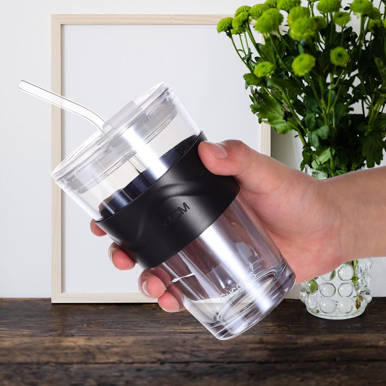 UPKOCH 2 vasos de vidrio con tapa y pajita, vaso de 16 onzas, vaso de vidrio grueso para pared con tapa sellada, tazas de café helado con funda de