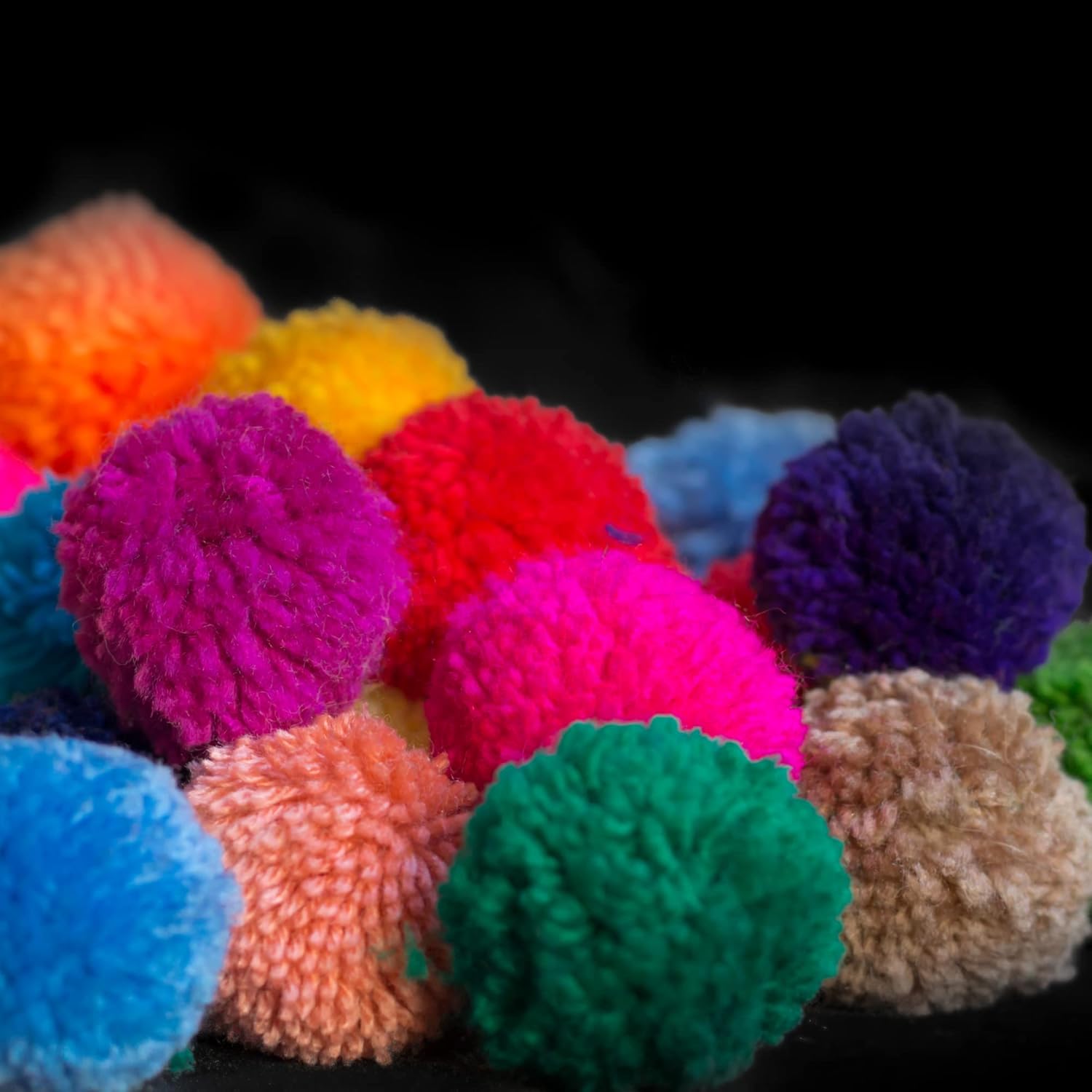 Adeweave 100 pompones multicolor hechos a mano de 1 pulgada para manualidades, pompones de lana de cachemira suaves y esponjosos, ideales para