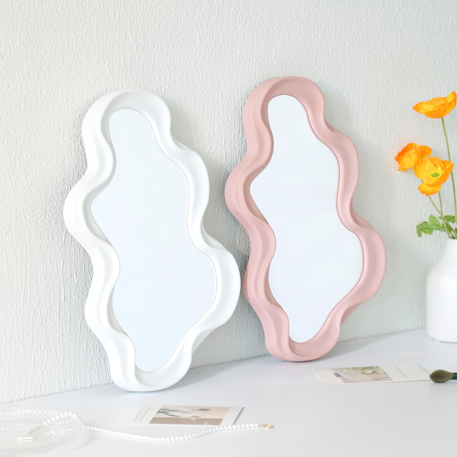 D&XQAUO Espejo de maquillaje irregular montado en la pared, espejo de escritorio decorativo, bonito y elegante espejo de nube