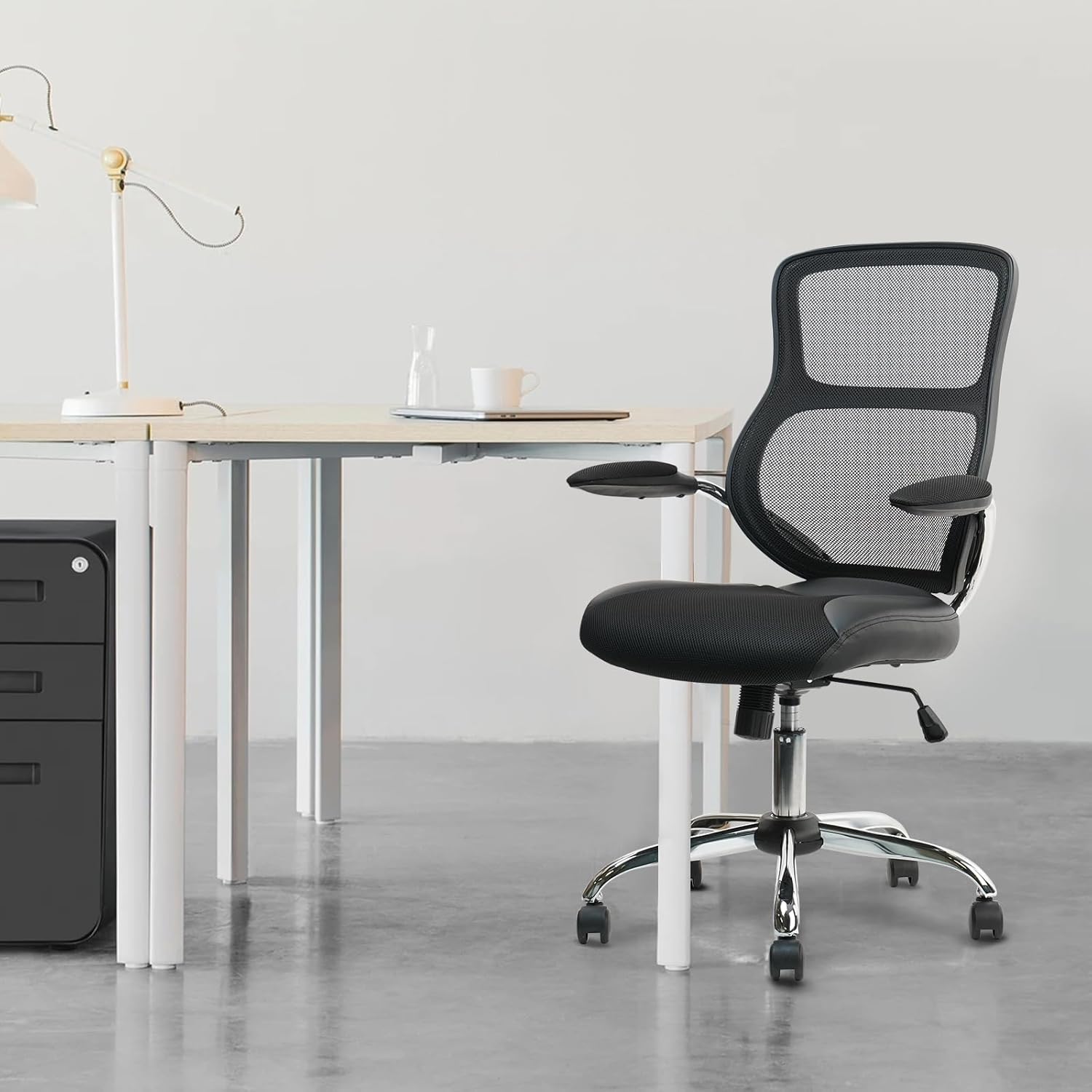 CLATINA Silla de oficina con respaldo medio, silla de trabajo de malla con soporte lumbar y reposabrazos de malla, silla de escritorio para