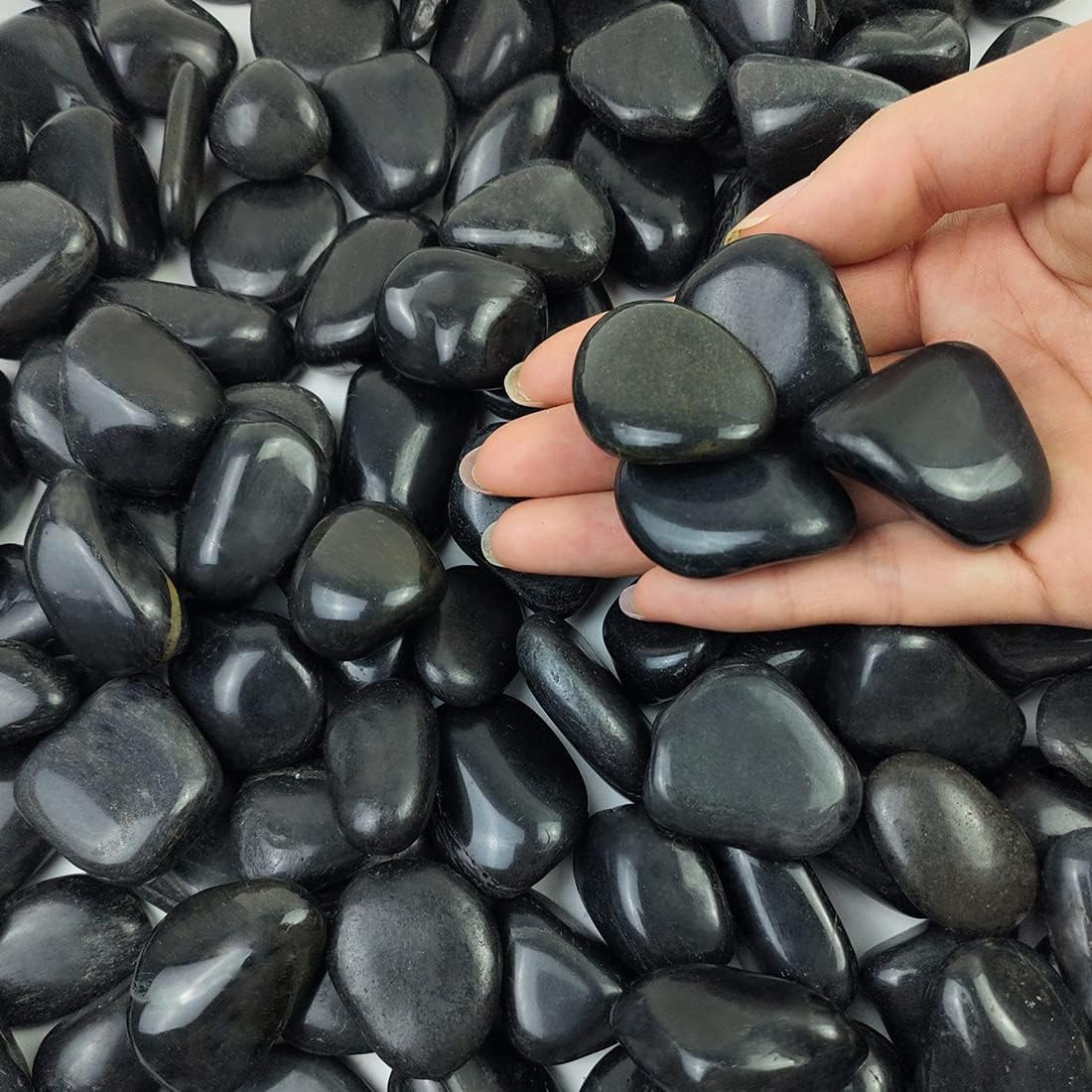 FANTIAN Piedras negras pequeñas de 10 libras para plantas, piedras negras pulidas. Rocas decorativas de río negro para paisajismo al aire libre,