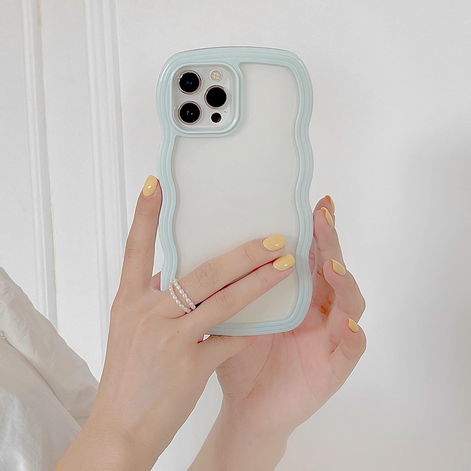 UEEBAI Funda transparente con marco ondulado para iPhone 13 Pro Max de 6.7 pulgadas, transparente, bonito marco ondulado, ajuste delgado, a prueba