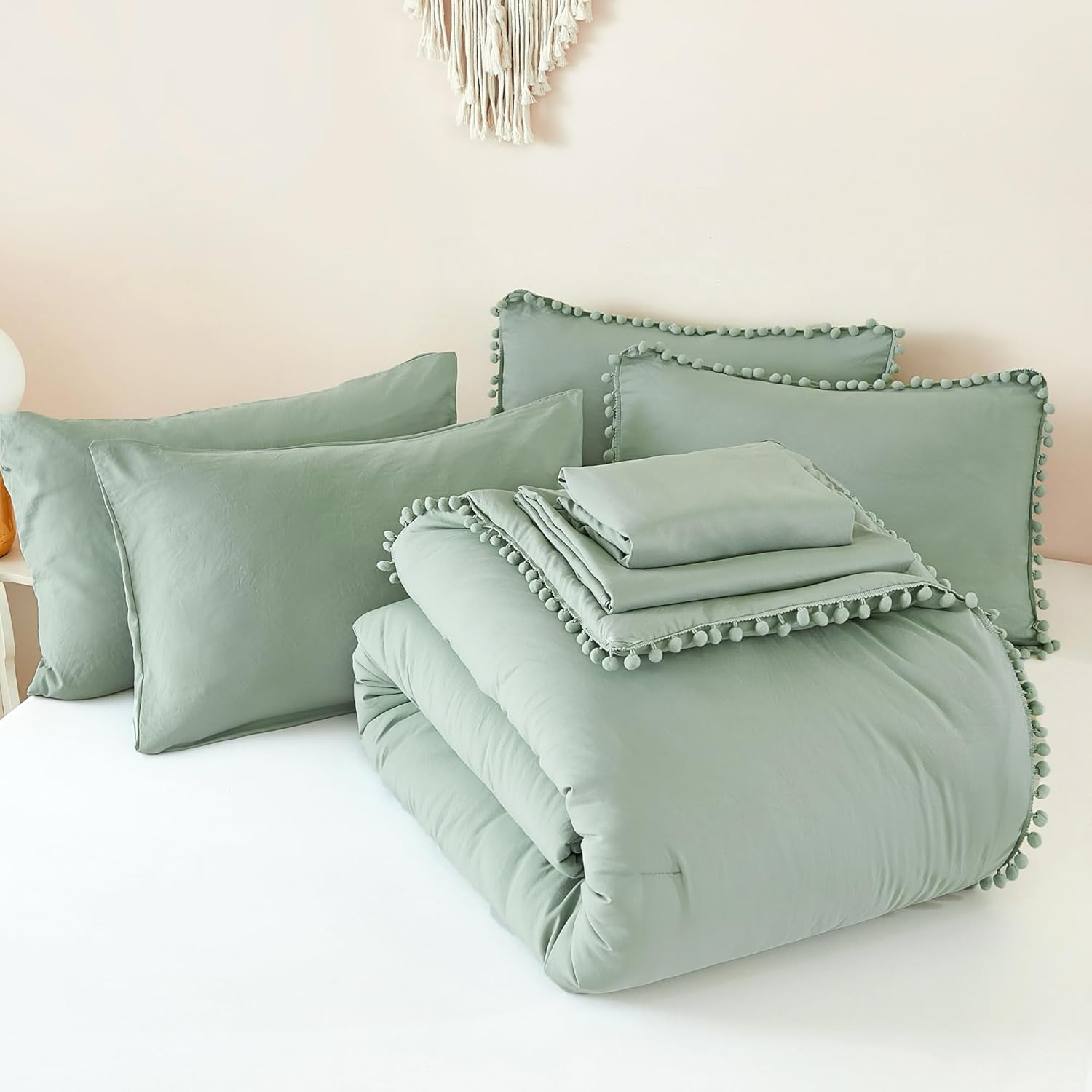 Litanika Juego de edredón tamaño Queen, color verde salvia, edredón de 7 piezas con flecos de pompones, juego de cama bohemio estético con edredón,