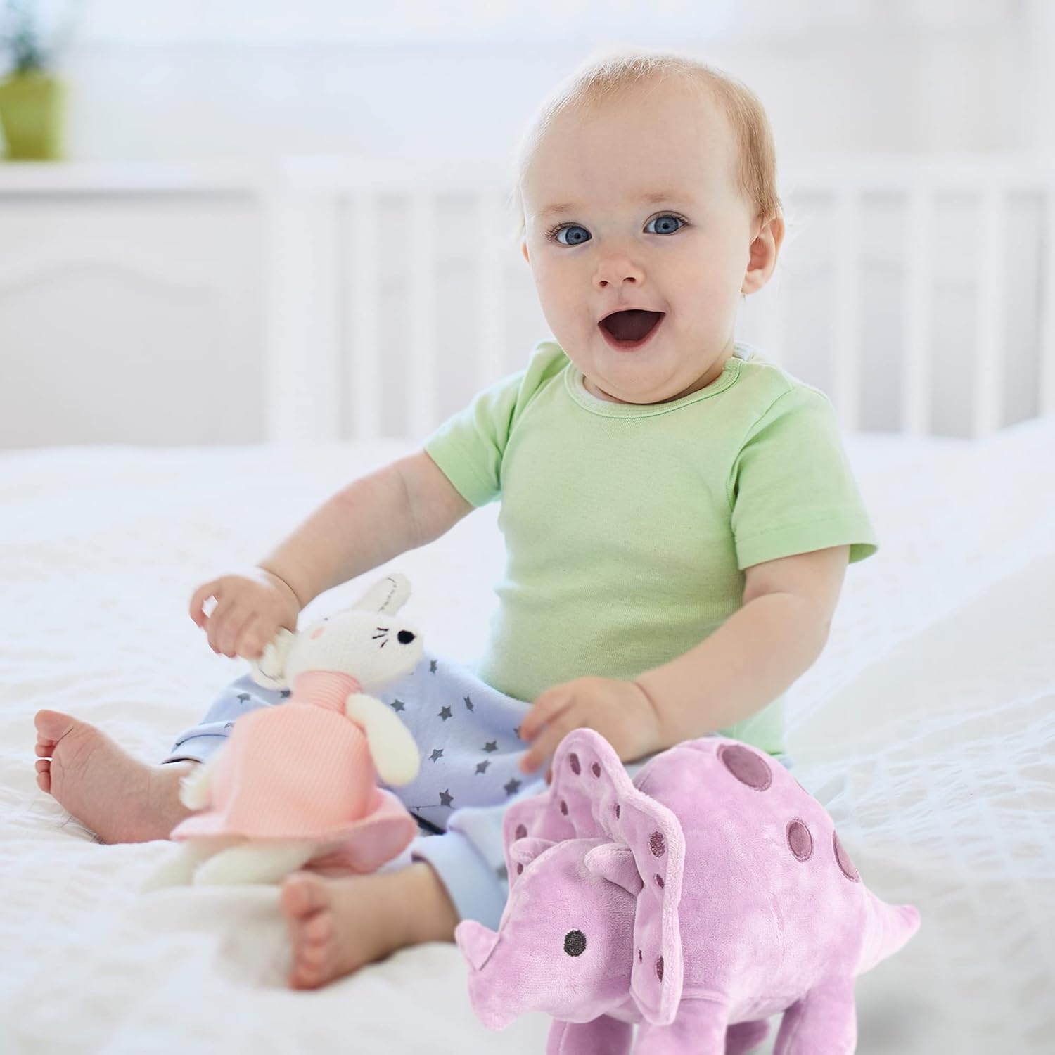 Linzy 11.5″ Cory Baby Dino con sonajero, morado