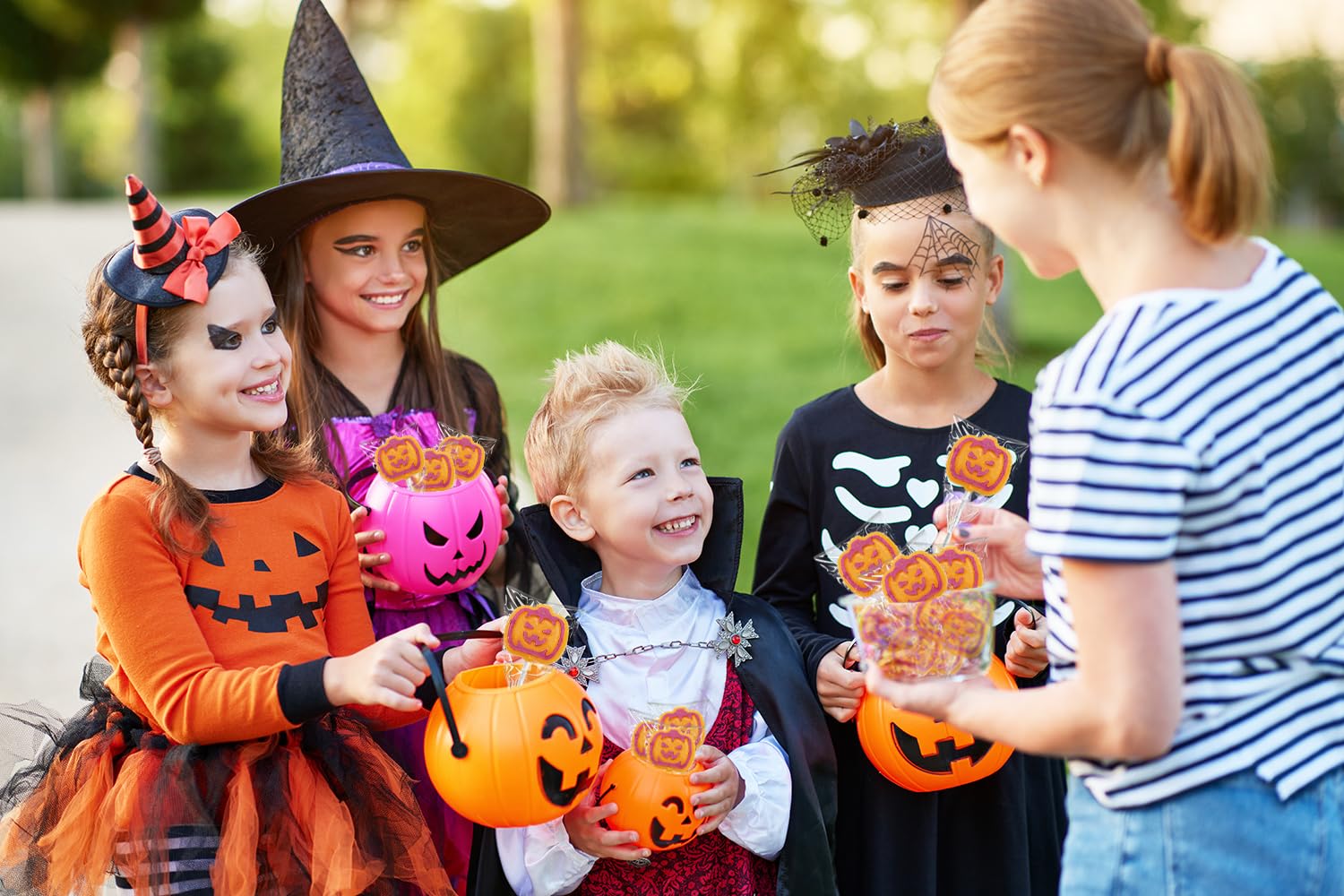 Caramelos de paletas de tatuaje de calabaza naranja, ideal para rellenos de bolsas de fiesta, envueltos individualmente (media libra)