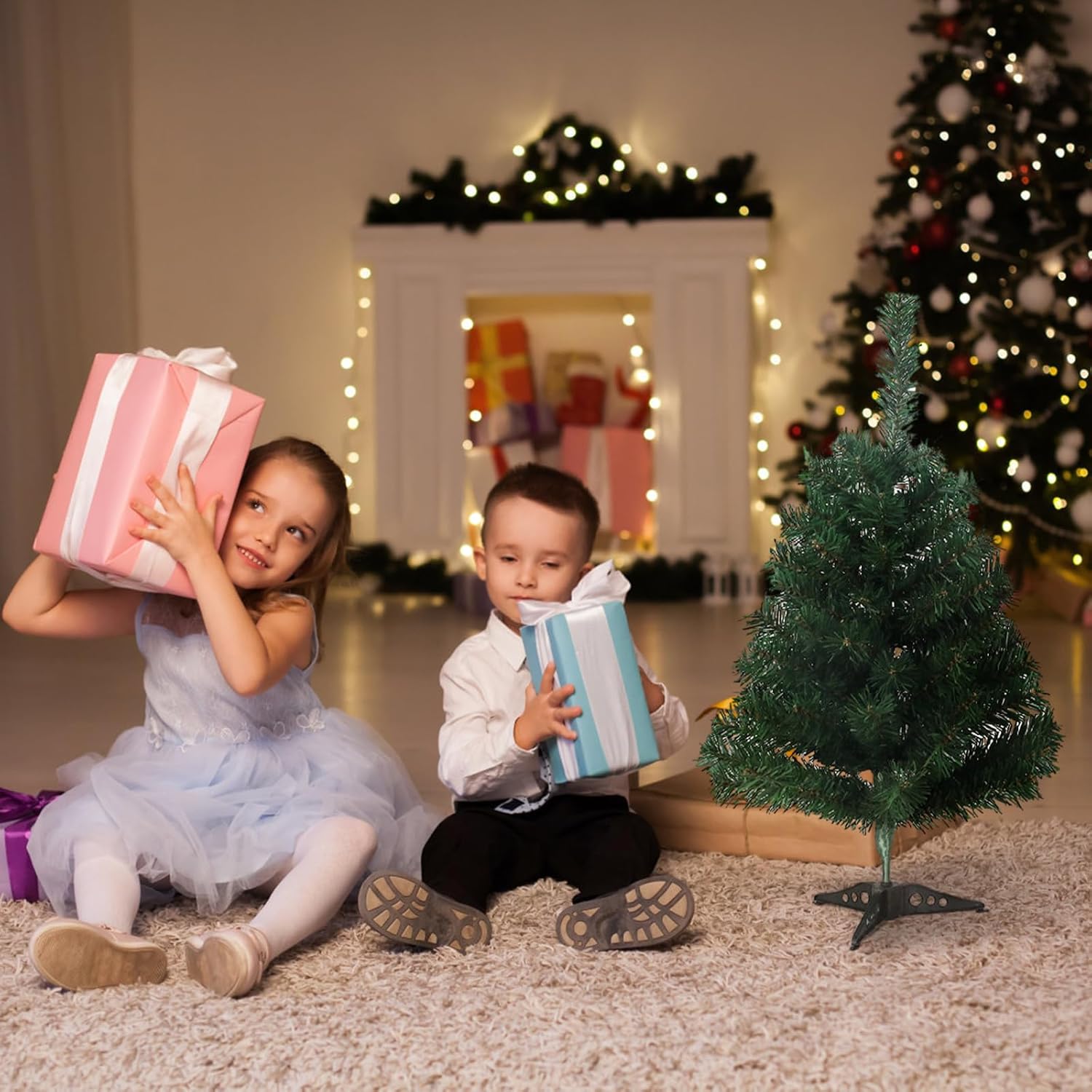 URMAGIC Árbol de Navidad de mesa, pinos de Navidad artificiales de 18 pulgadas con soporte de plástico, árbol de Navidad de mesa, decoraciones de