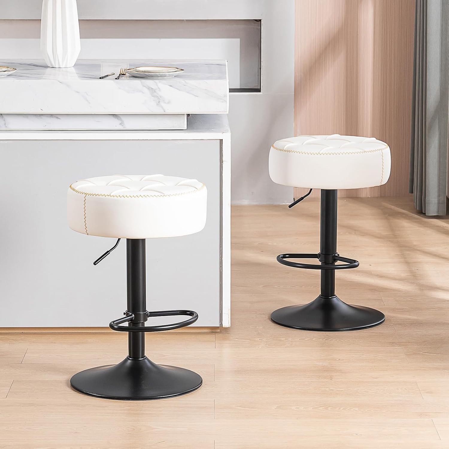 Modernos taburetes circulares giratorios de altura ajustable, silla giratoria de altura de mostrador de 360, cómodo asiento de piel sintética, ideal