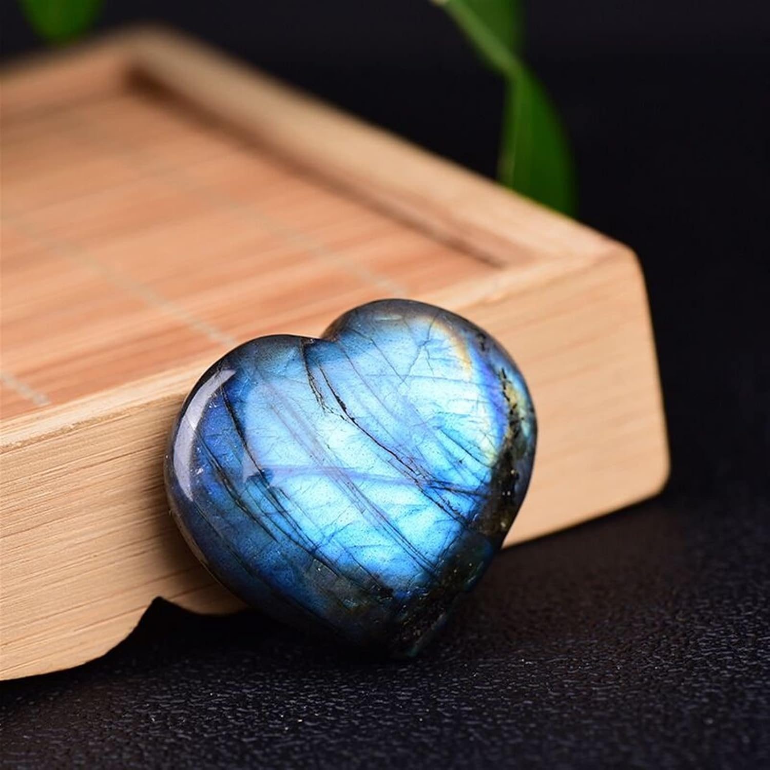 Feng Shui Decorate Natural Heart Shape Labradorite Stone Luminous Moonstone Crystal Stone Home Decoration Garden Aquarium Stone Raw Rough Natural