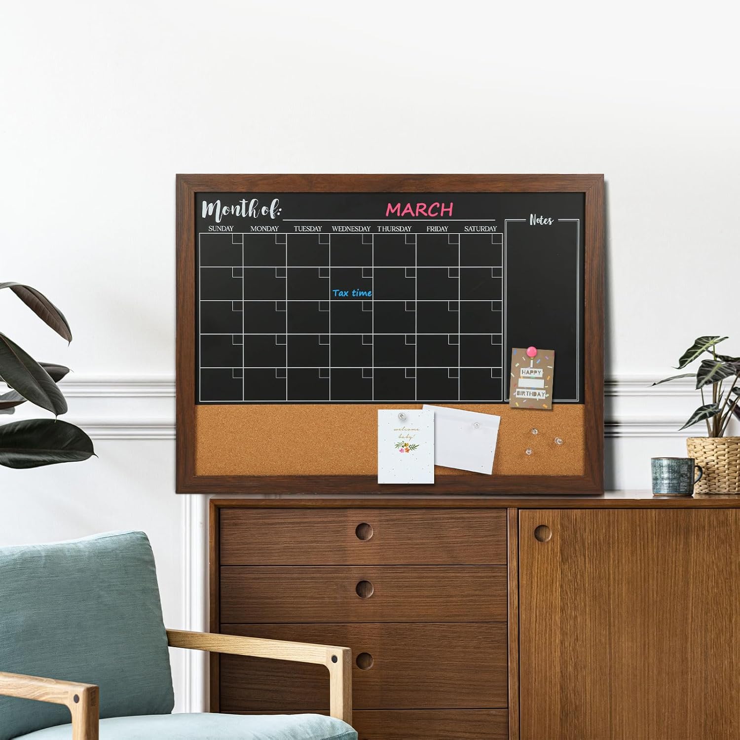 4 THOUGHT Pizarra de pizarra con calendario y corcho, tablero de anuncios de 18 x 24 pulgadas, pizarra magnética para pared, tablero de combinación
