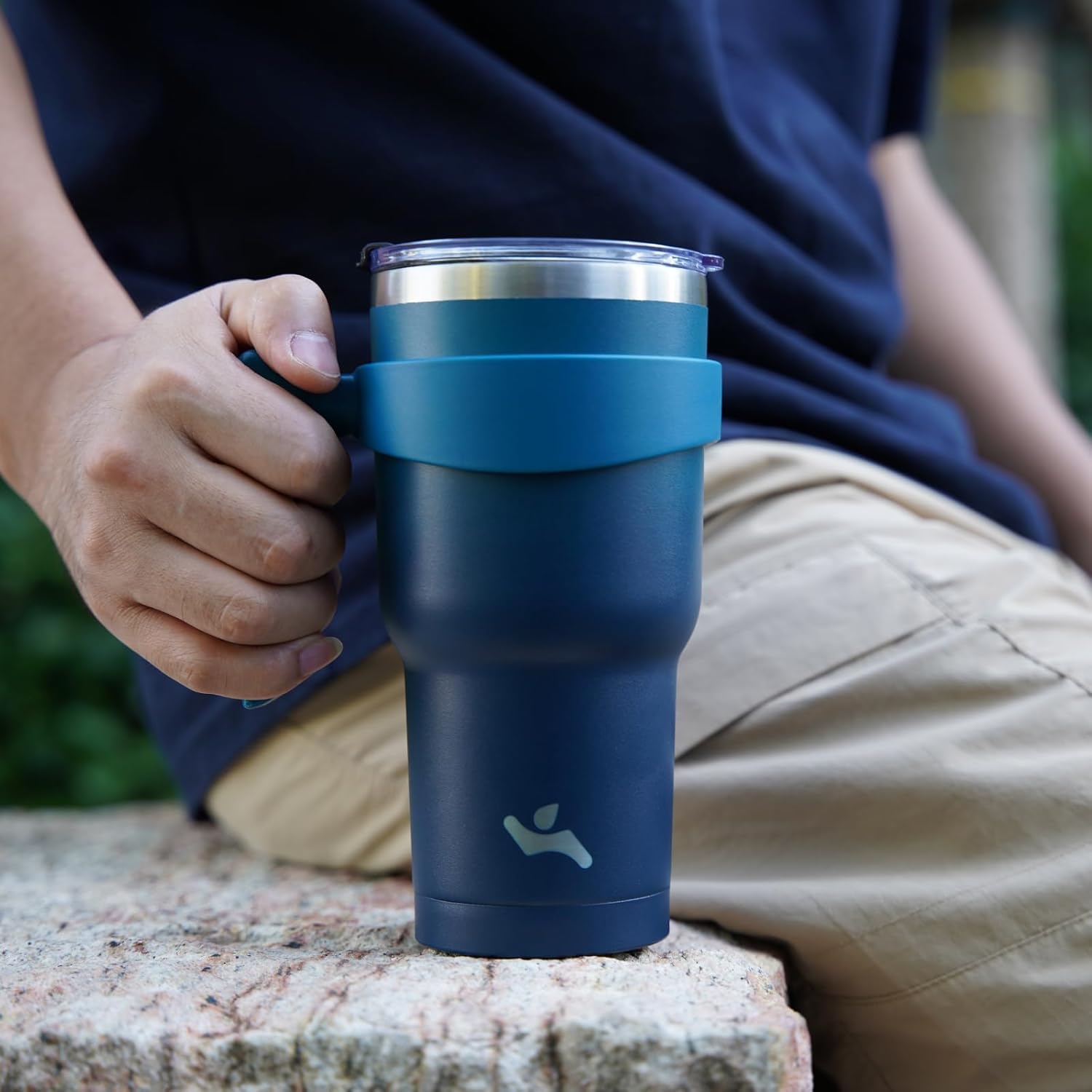 Vaso de 30 onzas con asa y 2 pajillas, 2 tapas, botella de agua aislada de acero inoxidable al vacío, taza de viaje reutilizable, color negro índigo