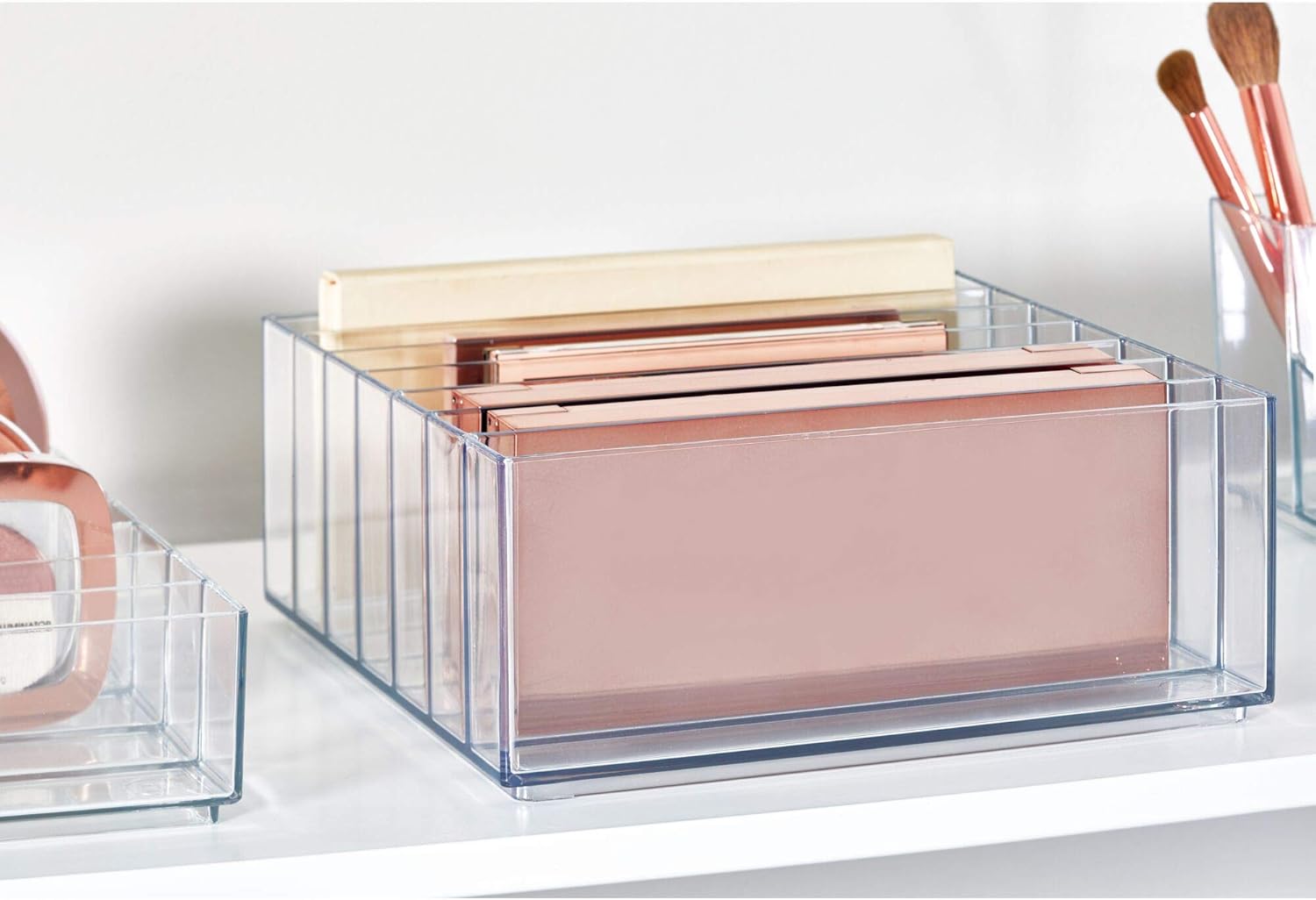 iDesign 42870 Clarity – Organizador de paleta de maquillaje ancho dividido de plástico sin BPA, 8.1 x 8.1 x 3.7 pulgadas