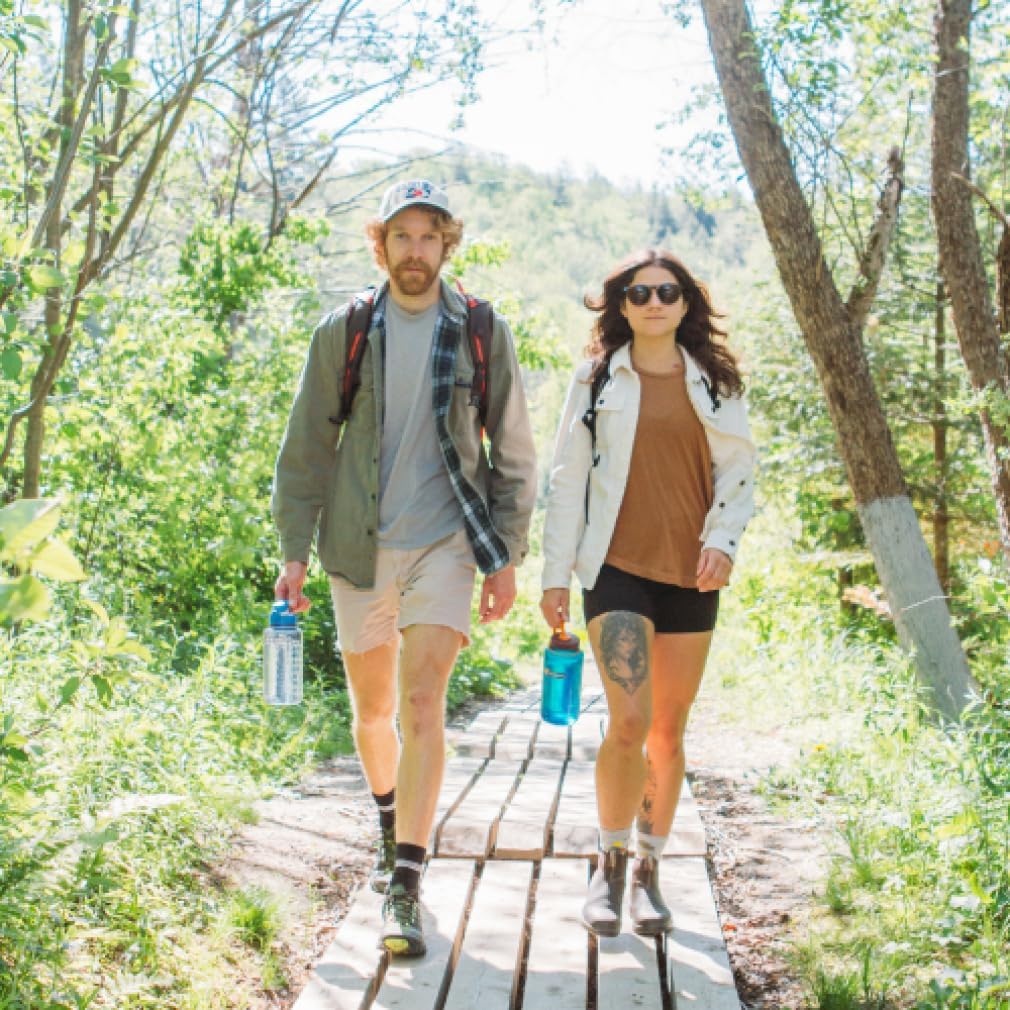Nalgene Sustain – Botella de agua de Tritan sin BPA hecha con material derivado del 50% de residuos de plástico, 32 onzas, boca ancha, verde azulado