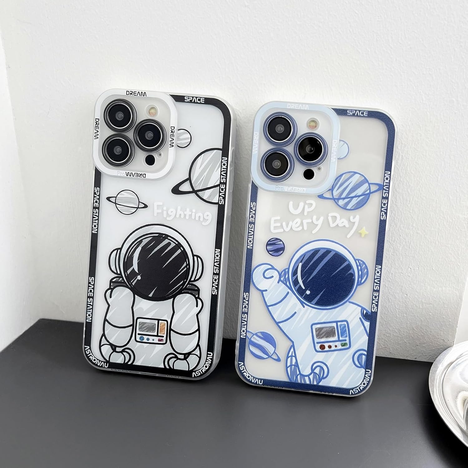 Funda transparente para iPhone 12, diseño de planeta espacial de astronauta de dibujos animados, diseño elegante de luna de poliuretano