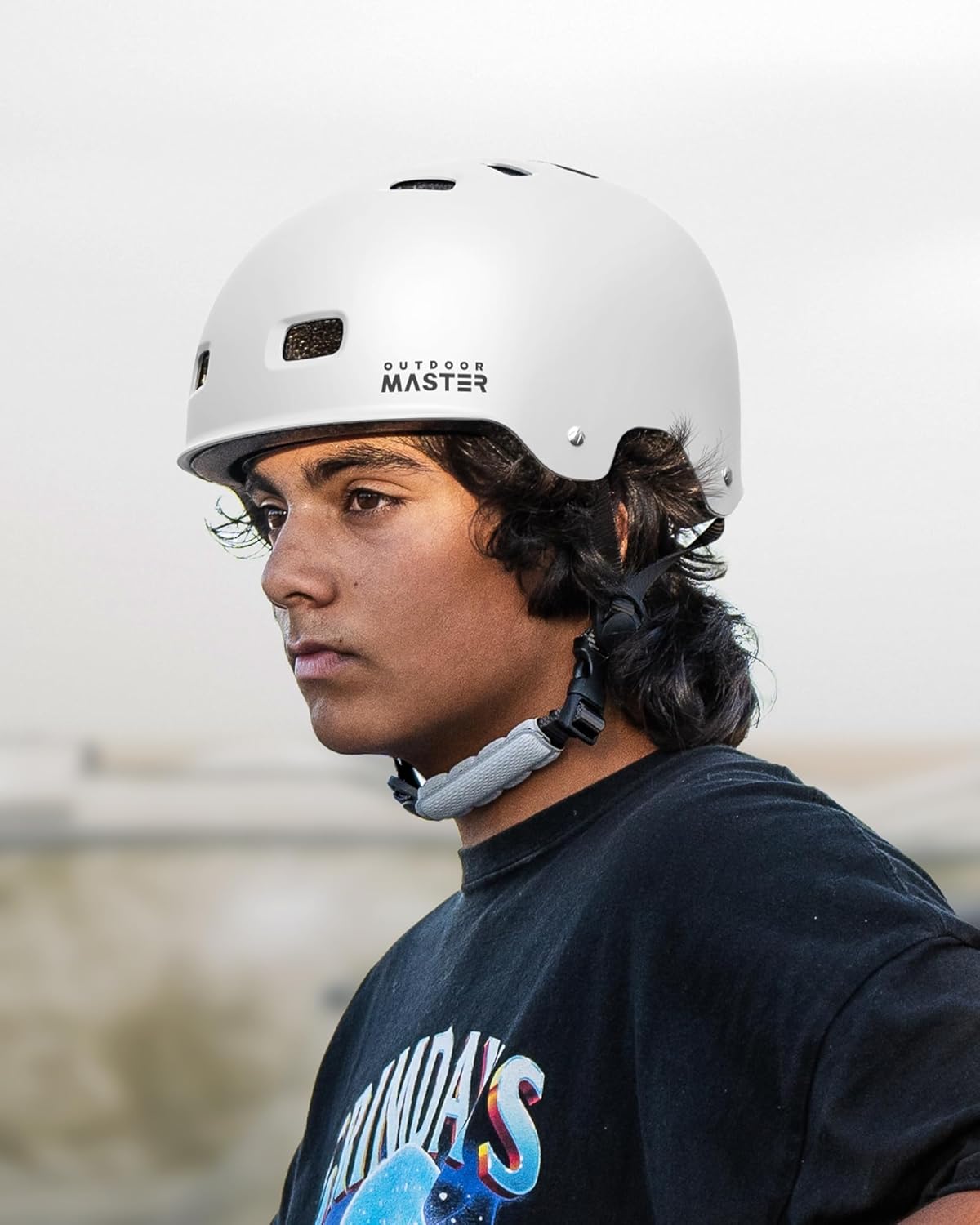 OutdoorMaster – Casco de patineta o bicicleta, con dos forros extraíbles y ventilación, para varios deportes, patinaje, patinaje en línea, para