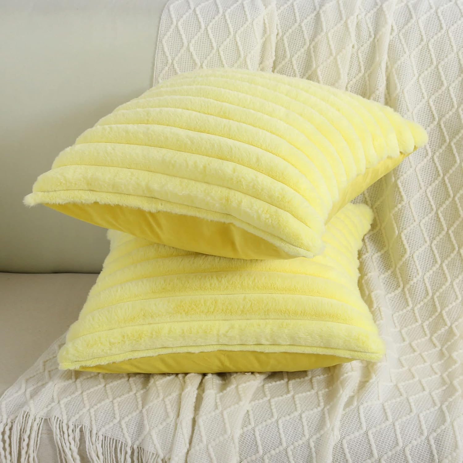 FUTEI – Juego de 2 fundas de almohada decorativas con rayas de color amarillo, 16 x 16 pulgadas, cuadradas y primaverales, piel sintética de conejo