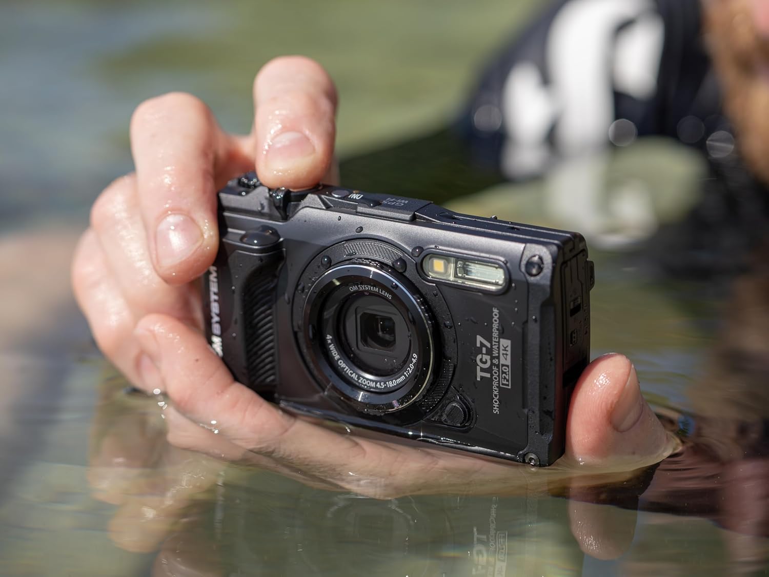 OM SYSTEM Tough TG-7 – Cámara subacuática negra, impermeable, a prueba de congelación, brillo de alta resolución, video 4K 44x Macro Shooting