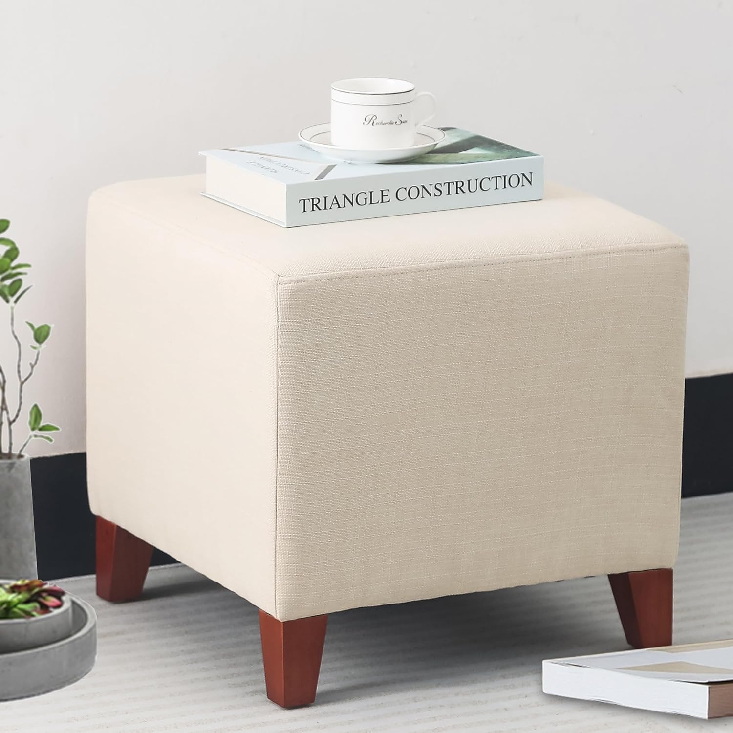Adeco Reposapiés otomano cuadrado de lino de 16.5 pulgadas, reposapiés cuadrado, reposapiés, asiento cuadrado acolchado con patas de madera para