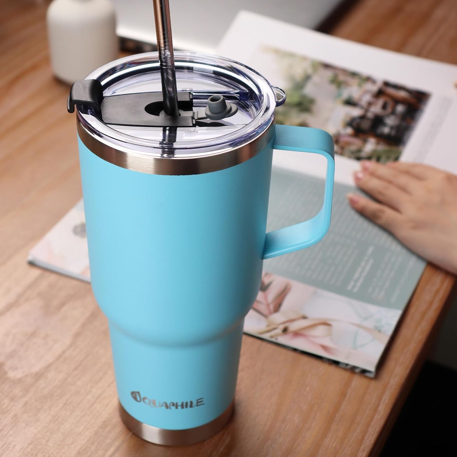 AQUAPHILE Vaso de 40 onzas con asa, vaso de acero inoxidable al vacío con tapa y popotes, botella de agua aislada reutilizable que cabe en el