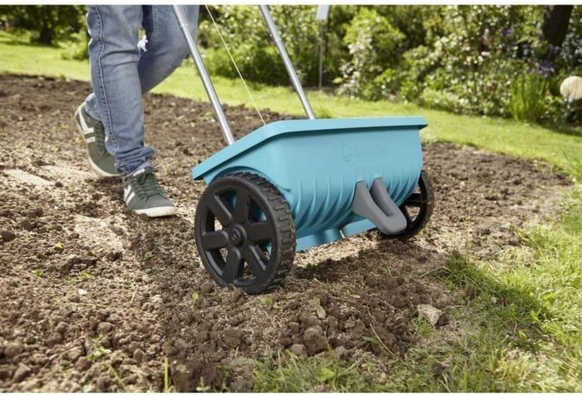 Gardena Esparcidor L Esparcidor universal para entrega de fertilizantes, semillas y sal, 17.7 in de ancho de extensión, para aproximadamente 1,312.3