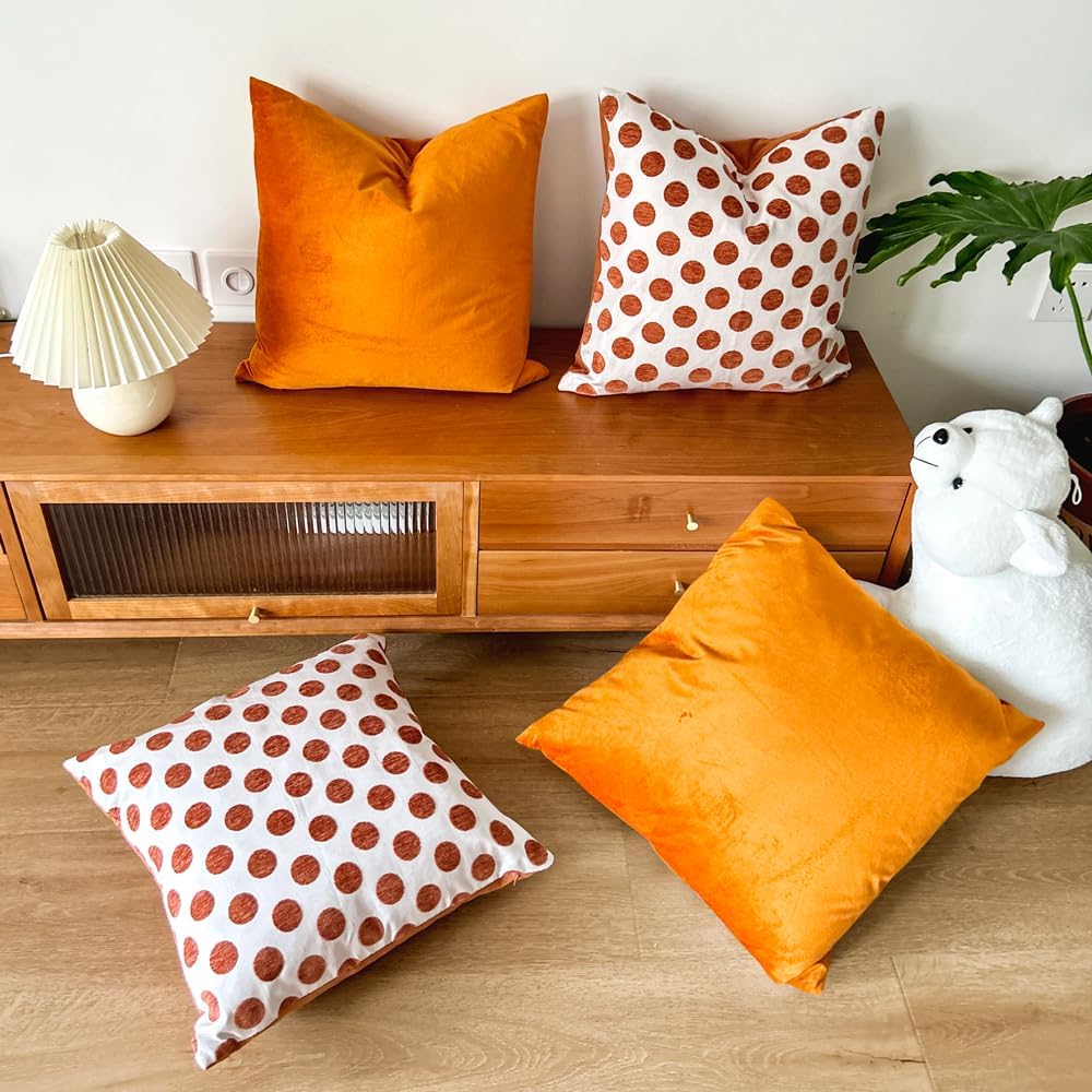 HOPLEE Funda de almohada naranja de 18 x 18 pulgadas, fundas de cojín decorativas con diseño de lunares y naranja liso, 18 x 18 pulgadas, paquete de