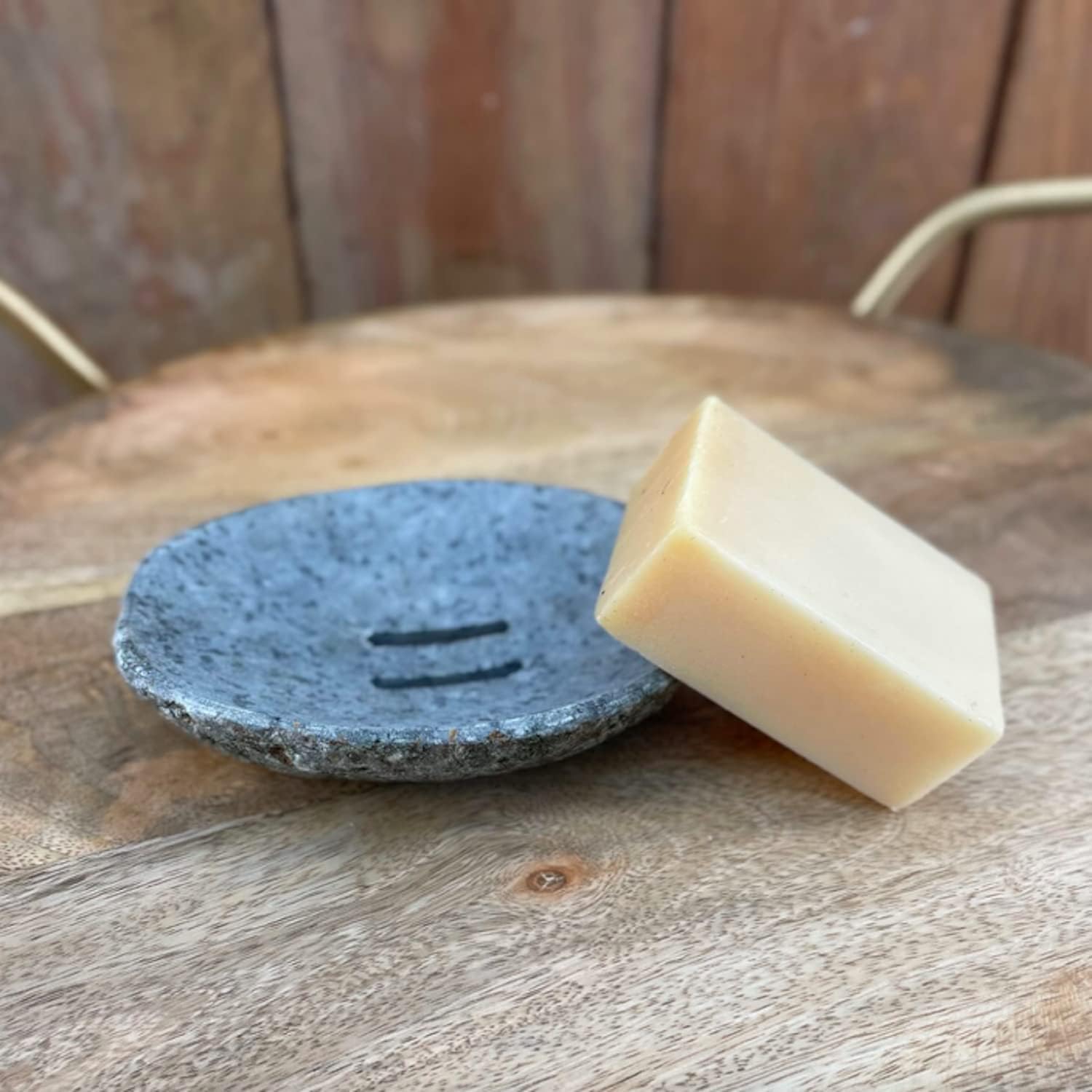 Jabonera hecha a mano de piedra natural para baño