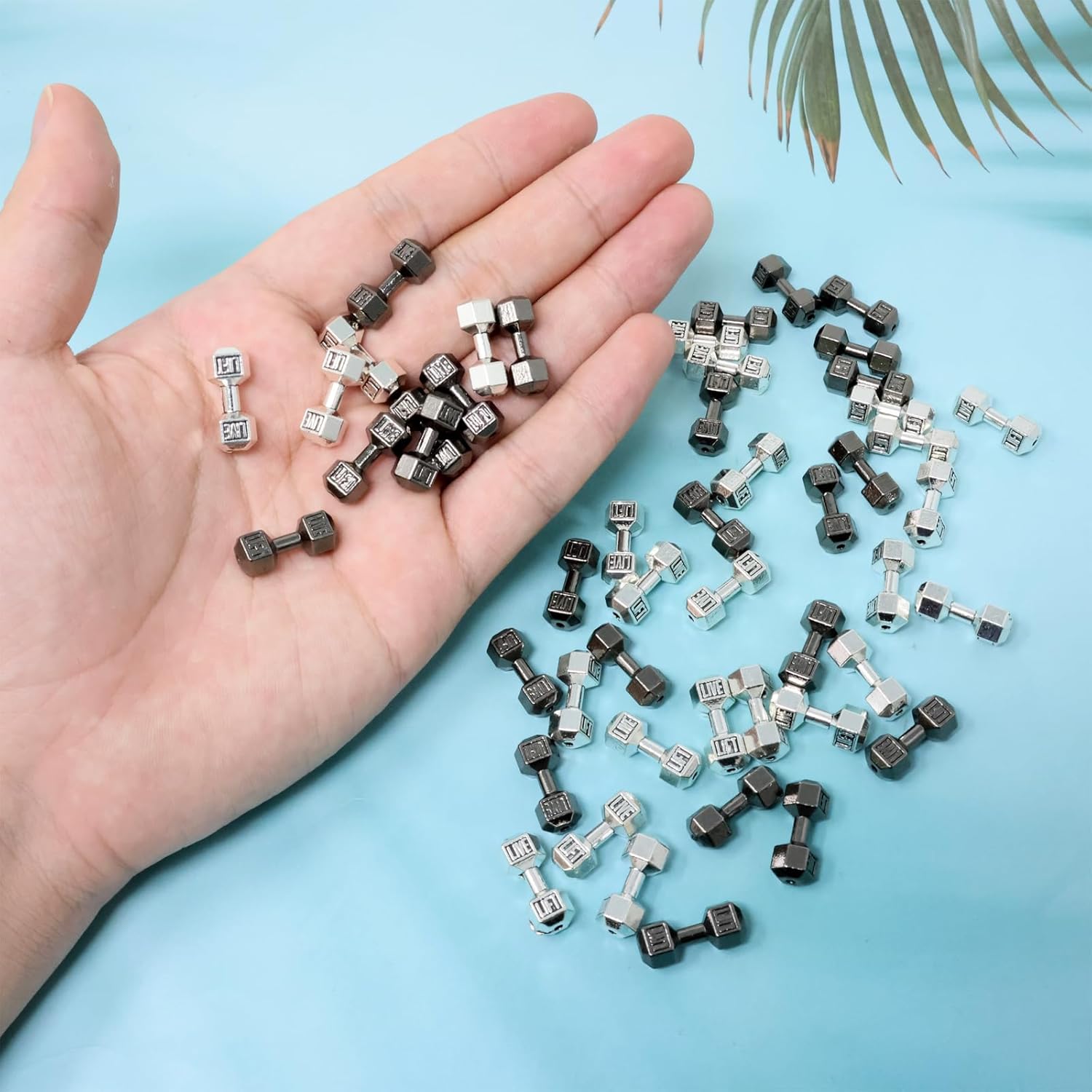 Honbay 50 dijes de aleación para mancuernas colgantes, mini, equipo de fitness, cuentas espaciadoras para aretes, collares, pulseras, llaveros,