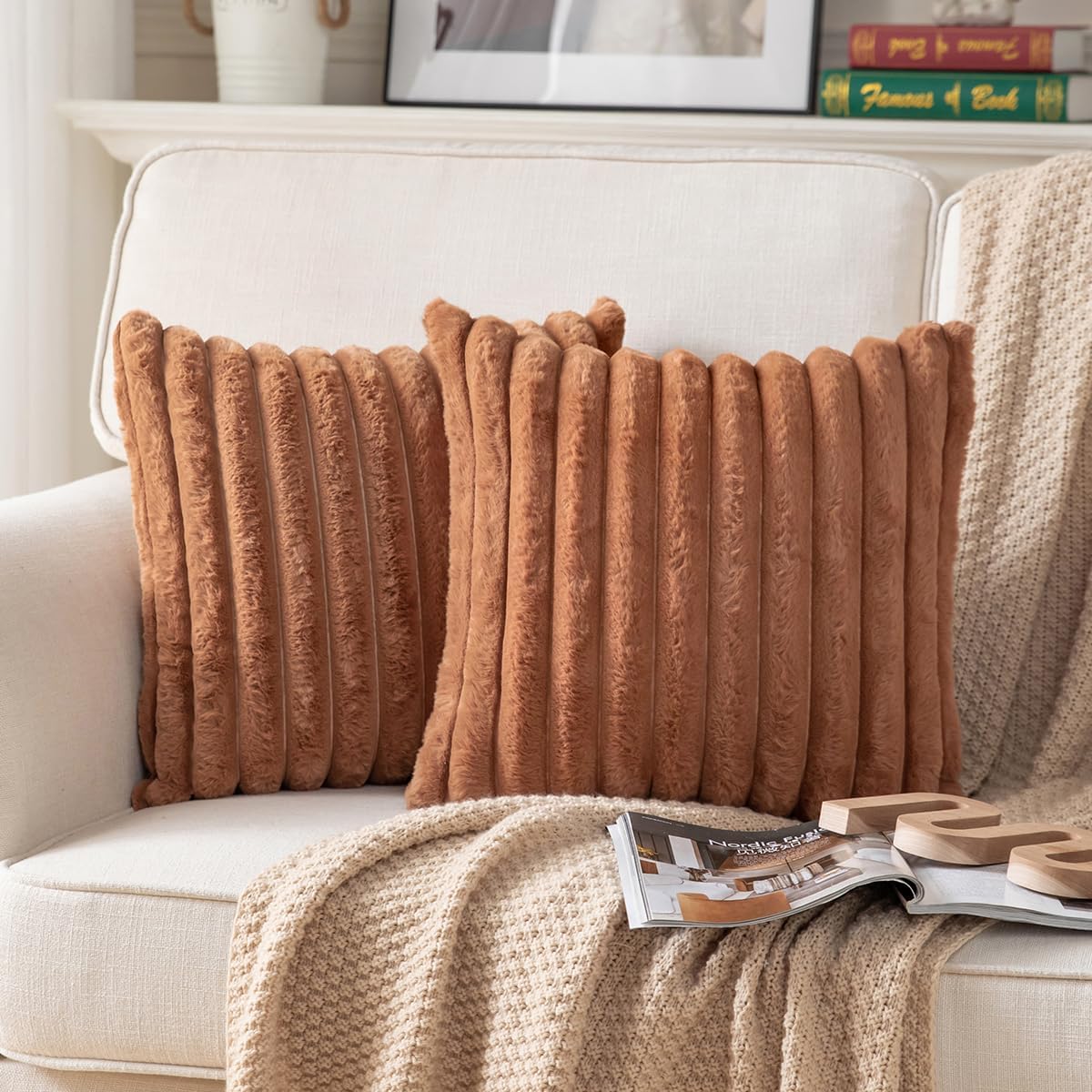DEELAND Paquete de 2 fundas de cojín decorativas de felpa de pelo sintético de doble cara, fundas de cojín suaves a rayas para sofá, dormitorio,