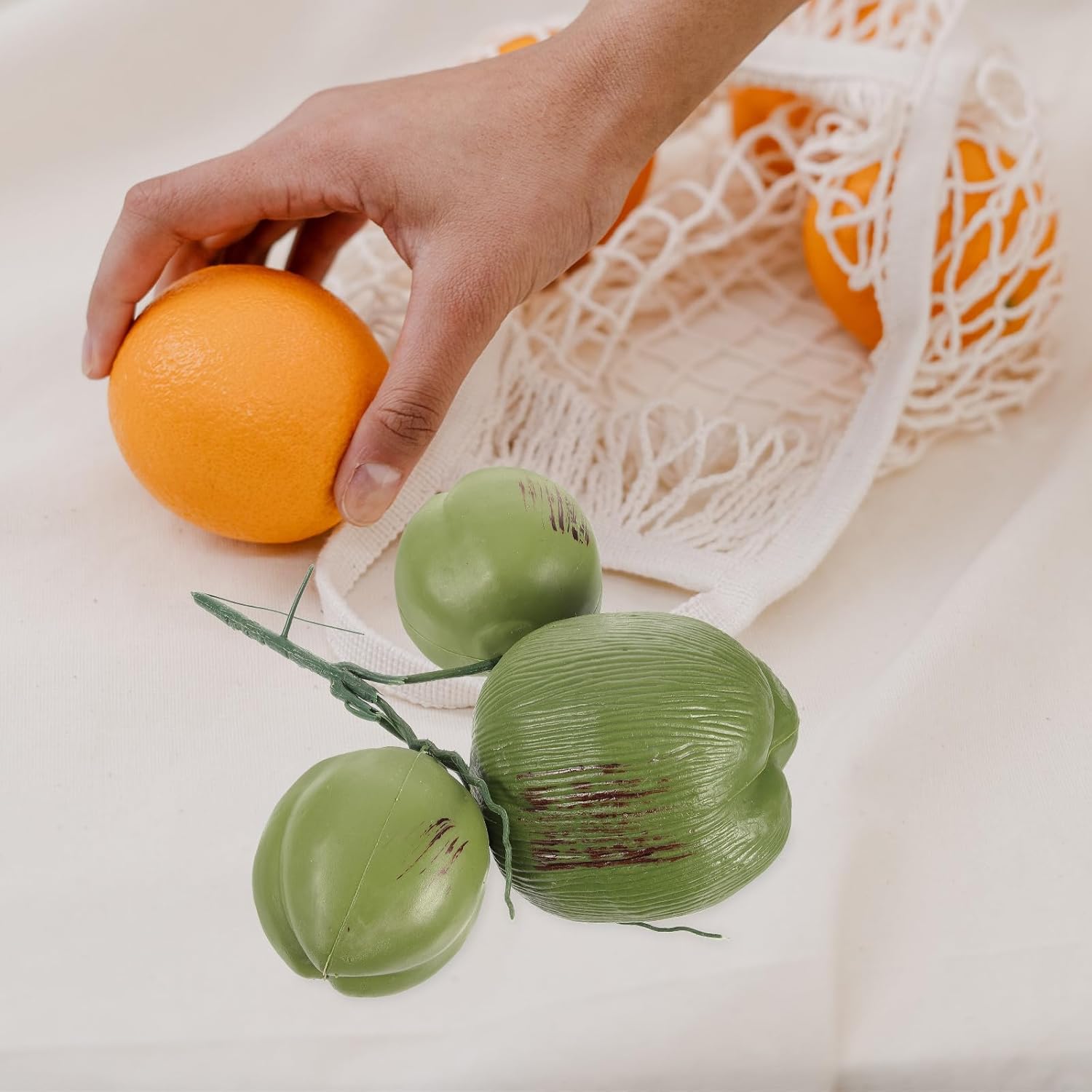 TEHAUX 1 manojo de coco artificial, modelo de comida simulado de coco artificial realista, fruta falsa verde para decoración de fiestas temáticas